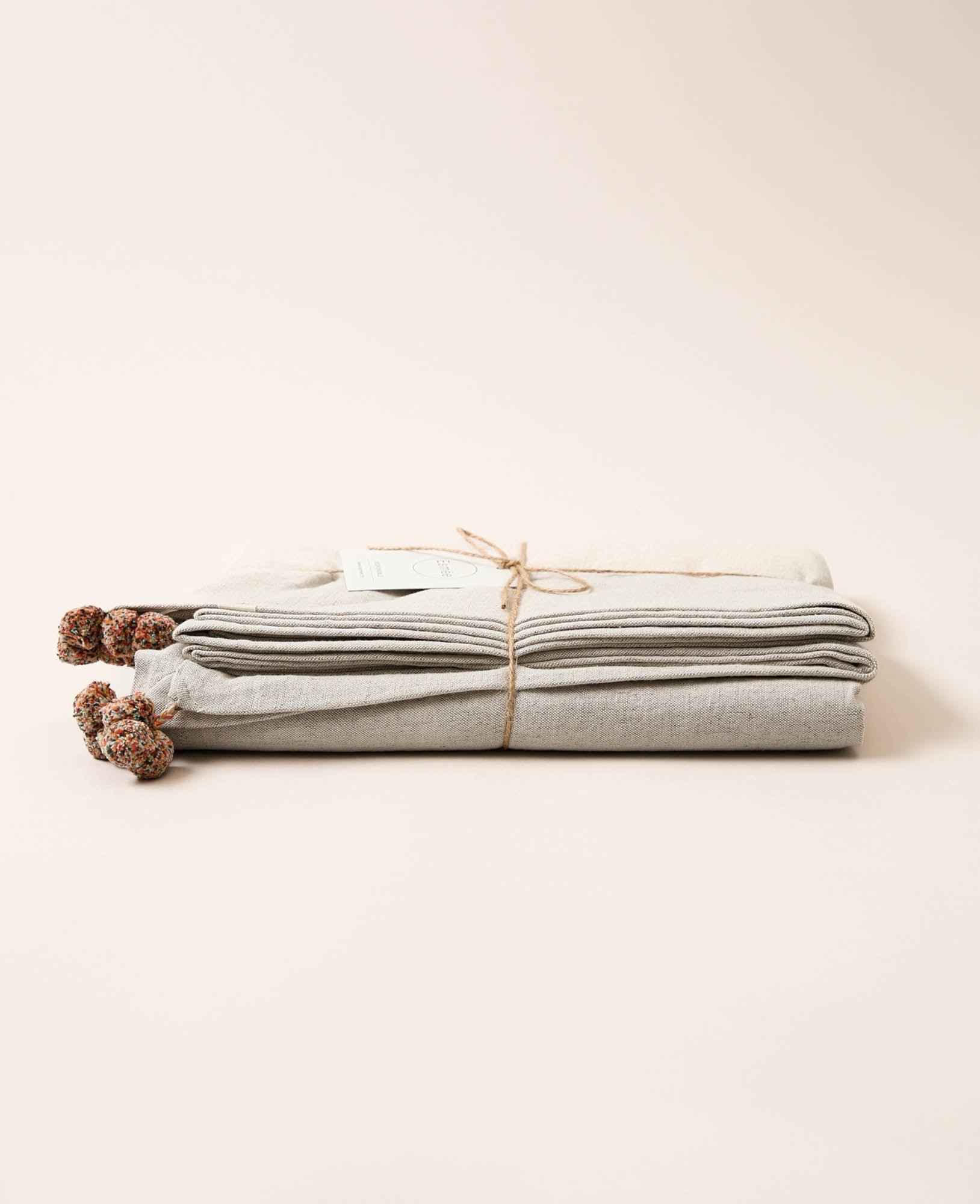 Nappe Cleo, pompons, 140x240