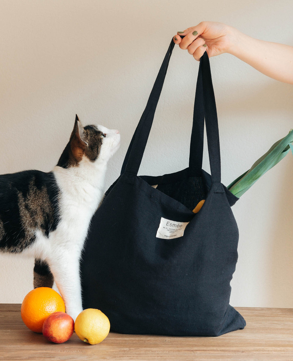 Totebag "Lora" aus schwarzem Baumwoll-Leinenmix, 47 cm x 40 cm
