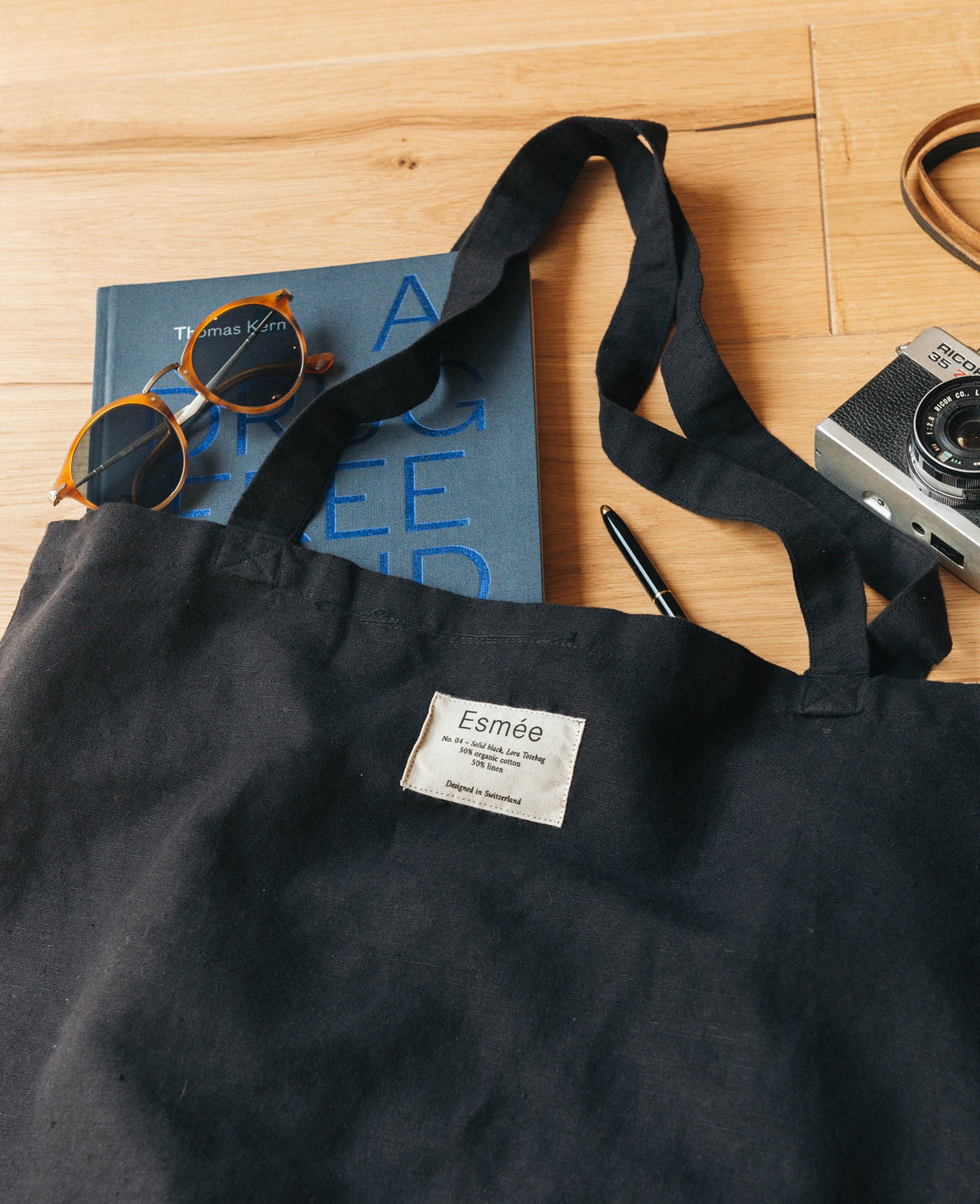 Totebag "Lora" aus schwarzem Baumwoll-Leinenmix, 47 cm x 40 cm