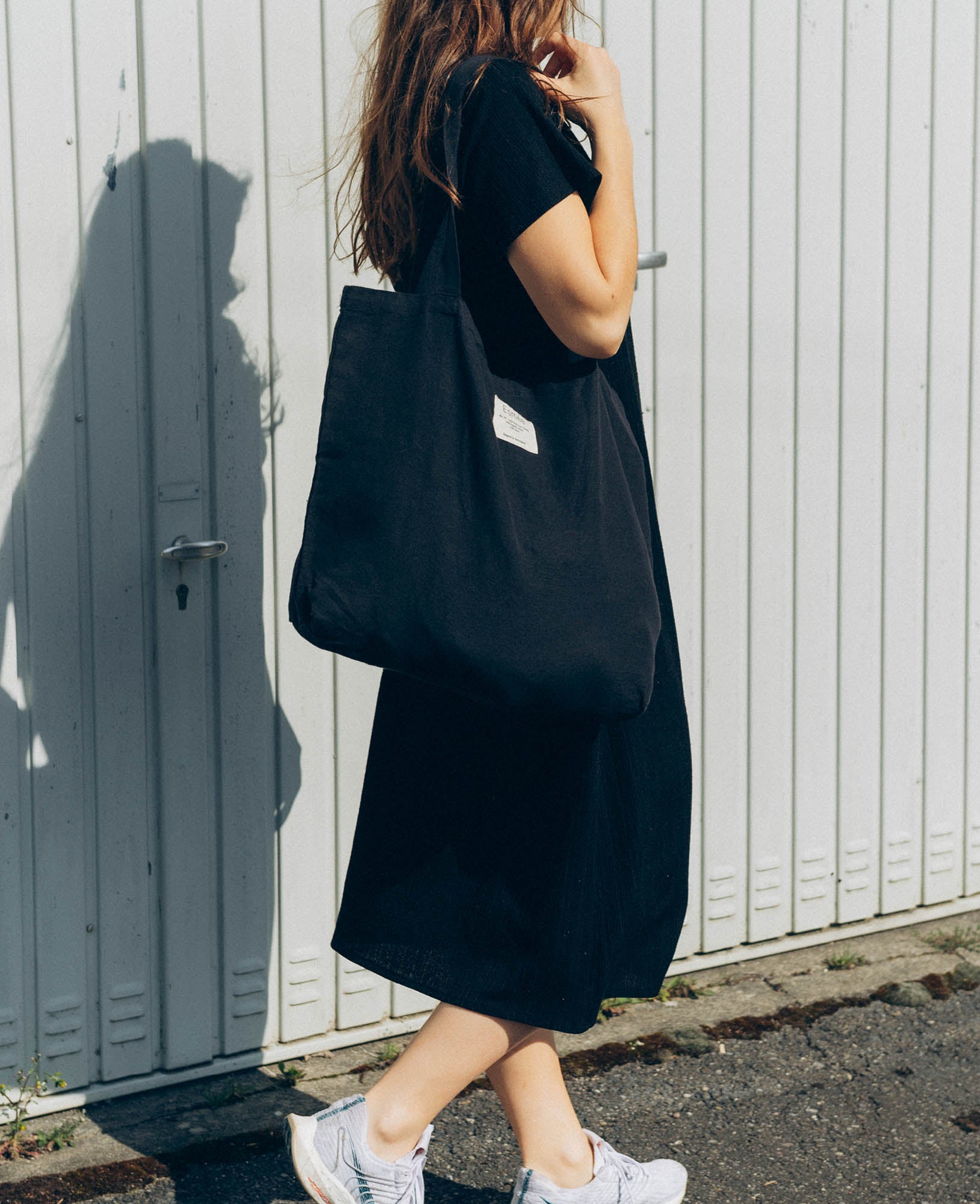 Totebag "Lora" aus schwarzem Baumwoll-Leinenmix, 47 cm x 40 cm