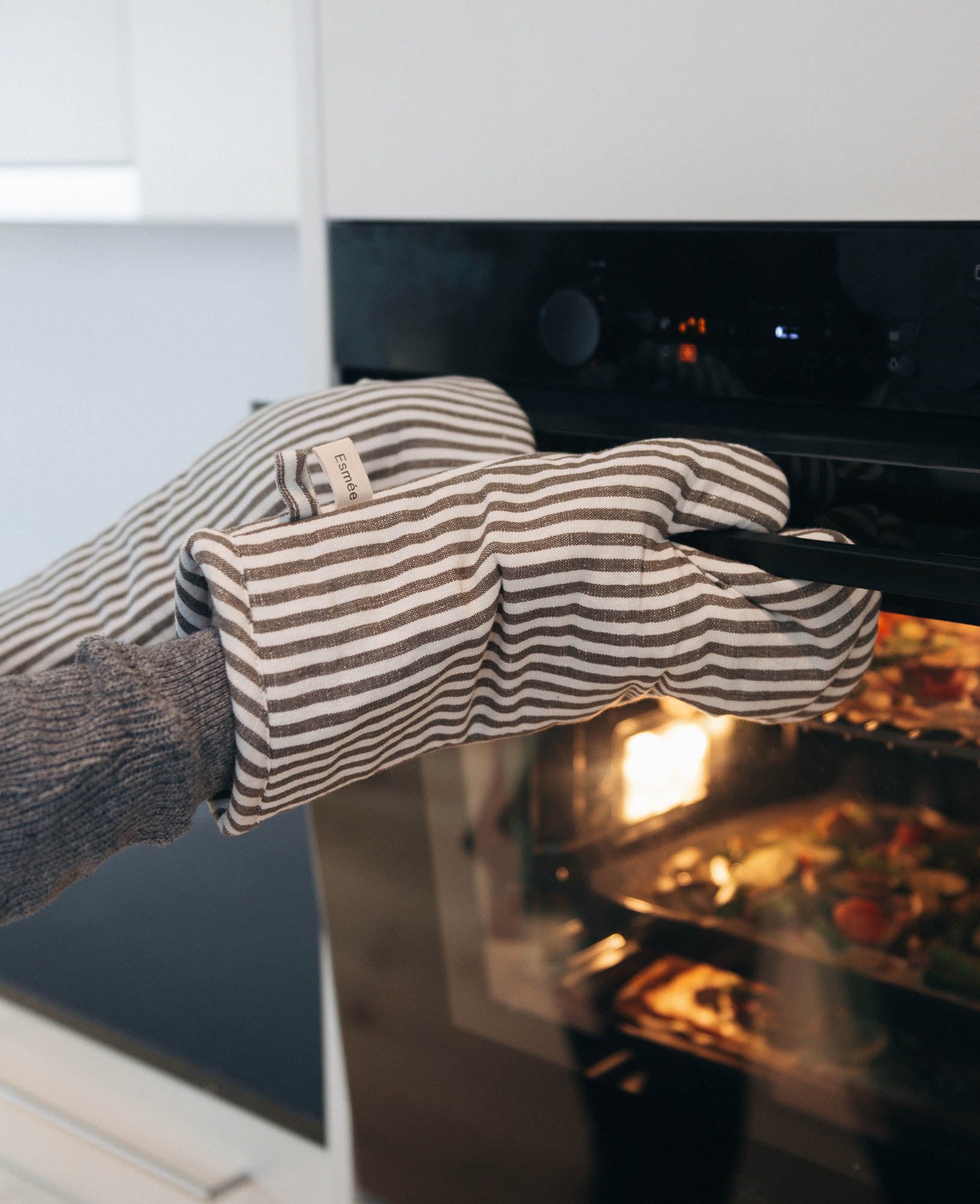 Louis Oven Mitt, striped