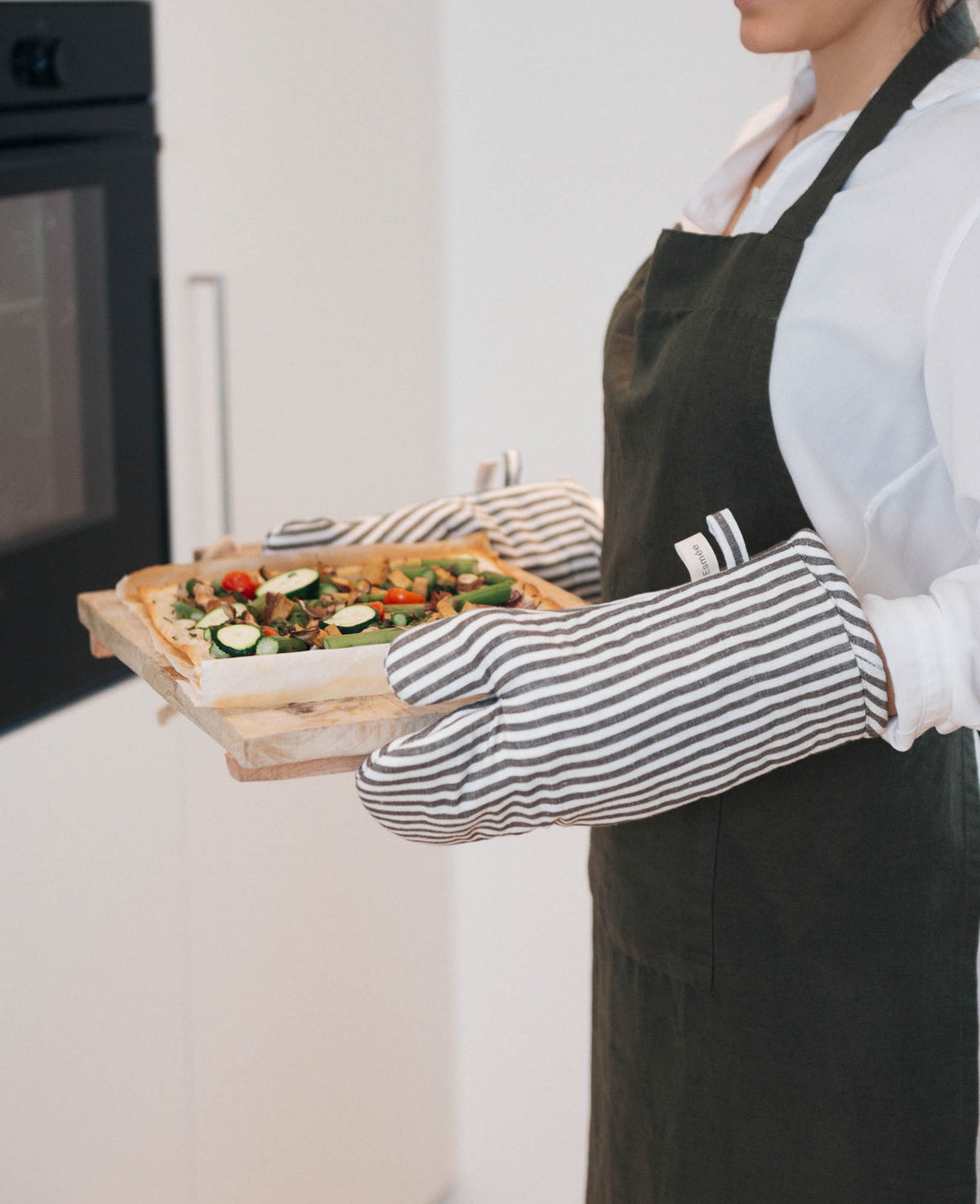 Nura Cooking Apron, dusty olive