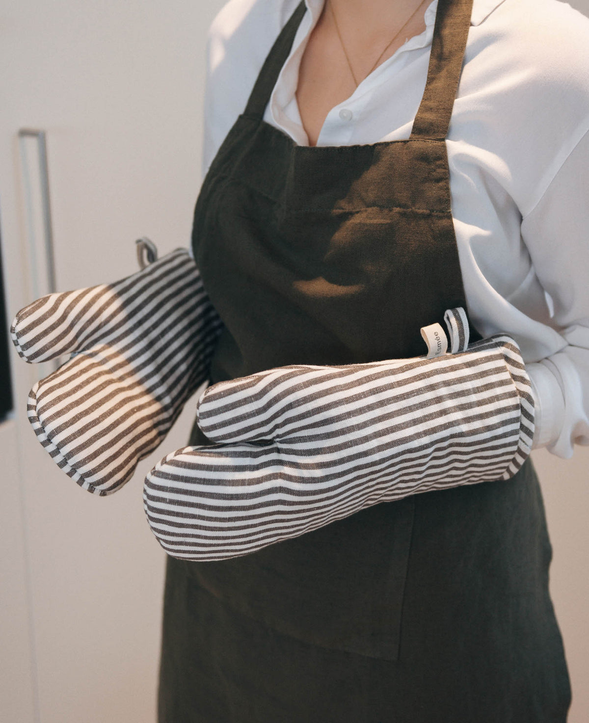 Nura Cooking Apron, dusty olive