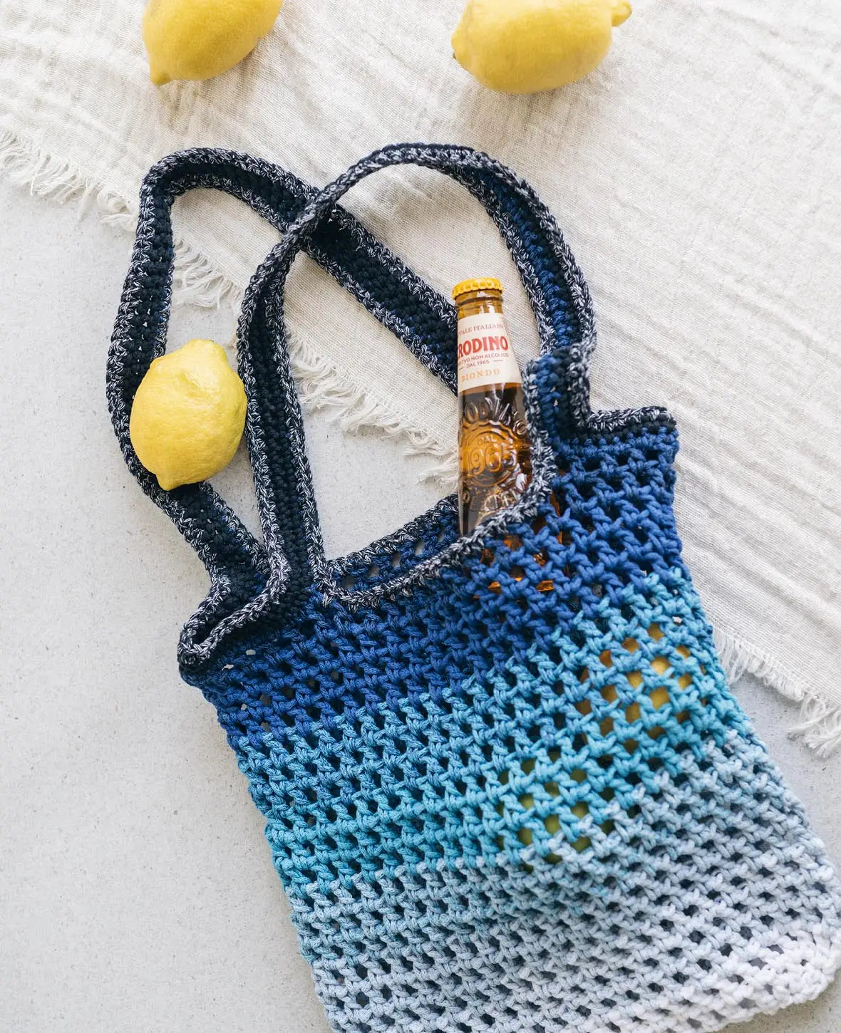 DIY Häkel-Set "Shopper", Häkeltasche zum Selberhäkeln inklusive Anleitung, geeignet für Anfänger und Profis, in Blautönen, 2-teilig.