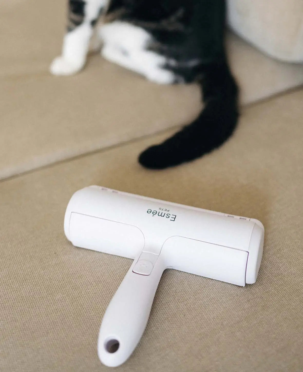 SELF-CLEANING PET HAIR REMOVER