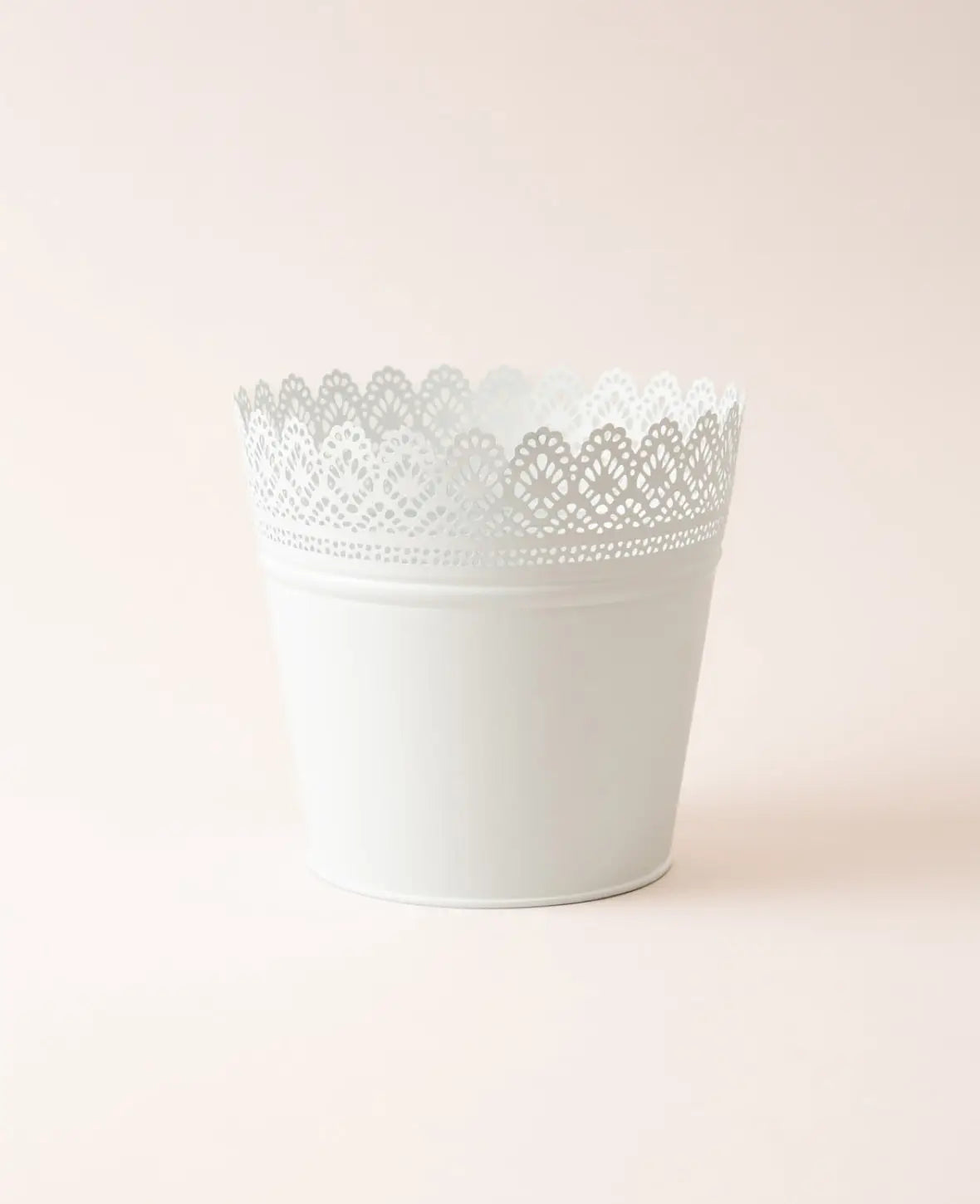 Blumentopf / Übertopf mit Spitzen aus Blech in Matt Weiss, Ø 20 x 18 cm