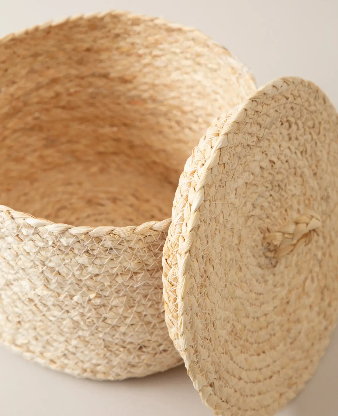 Dark basket with lid, D21cm