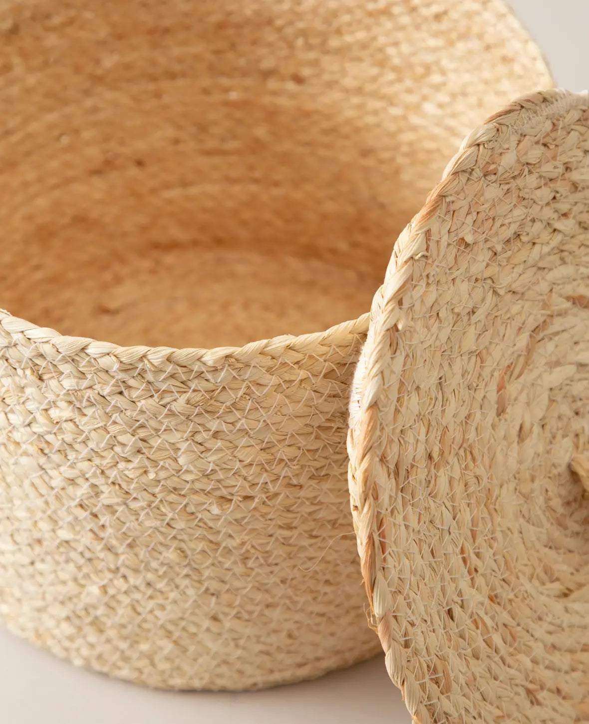 Dark basket with lid, D25cm