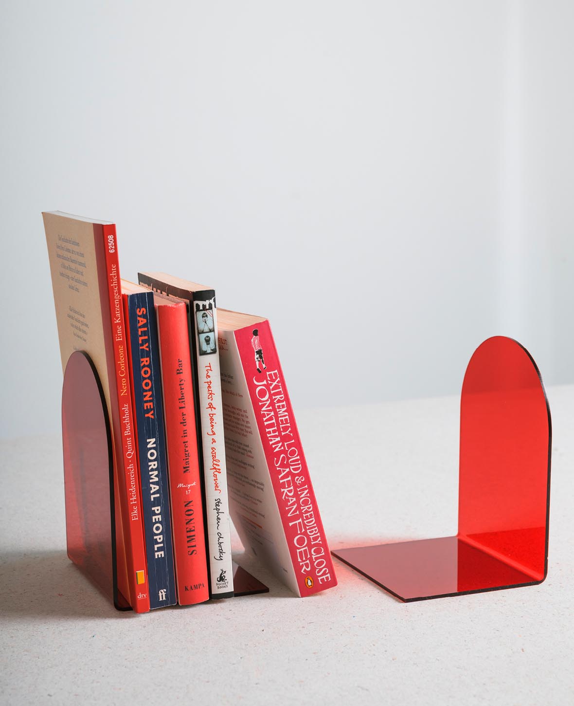 Acrylic retro bookend, red, 2 pcs.