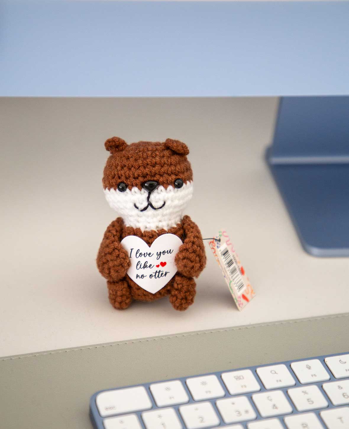 Positive Otter "I love you like no otter", Gehäkeltes Mini Plüschtier / Glücksbringer, Braun, ca. 10 x 6.5 cm