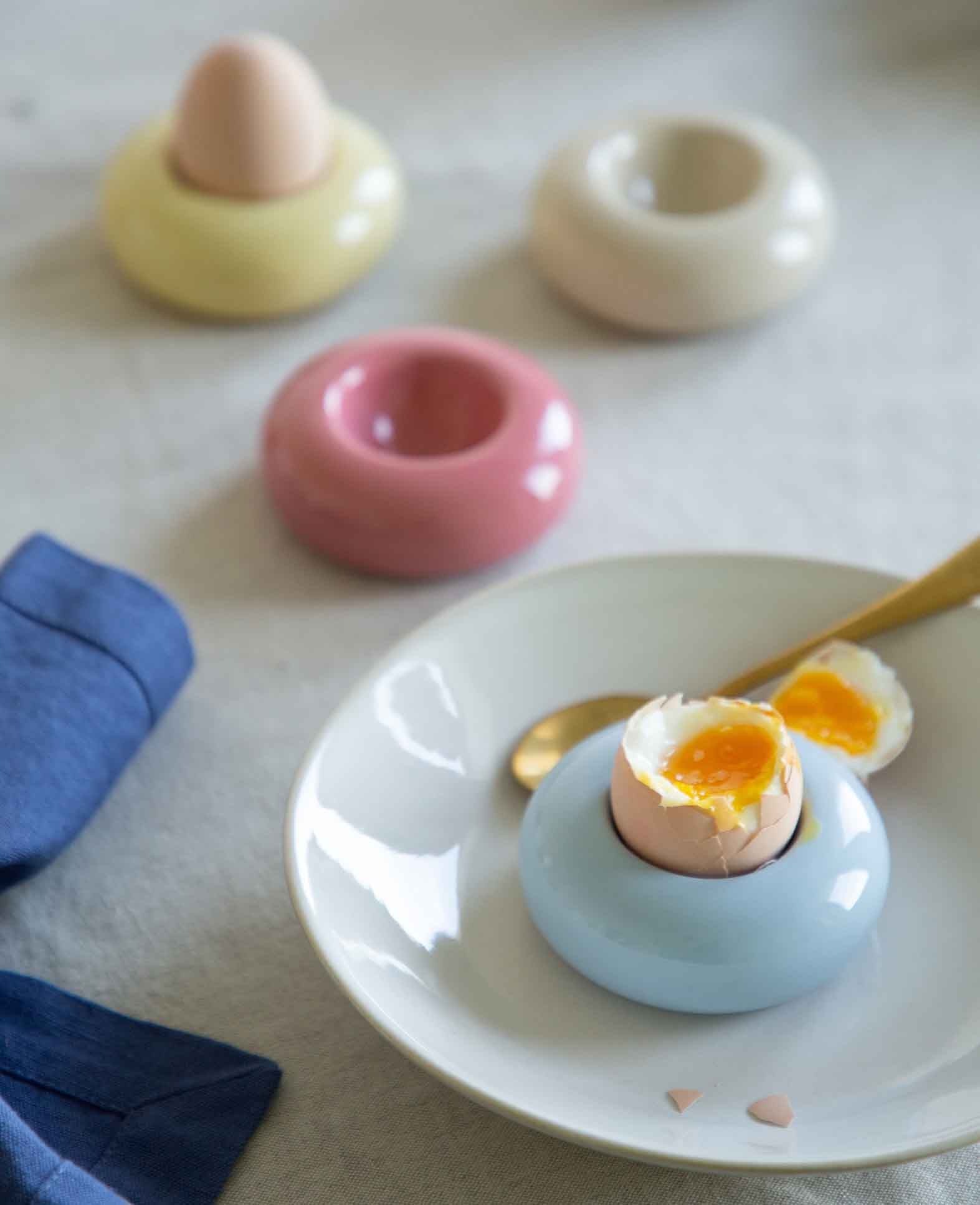 Eierbecher aus Steingut in Donut Form, Pastellfarben, 4 Stück
