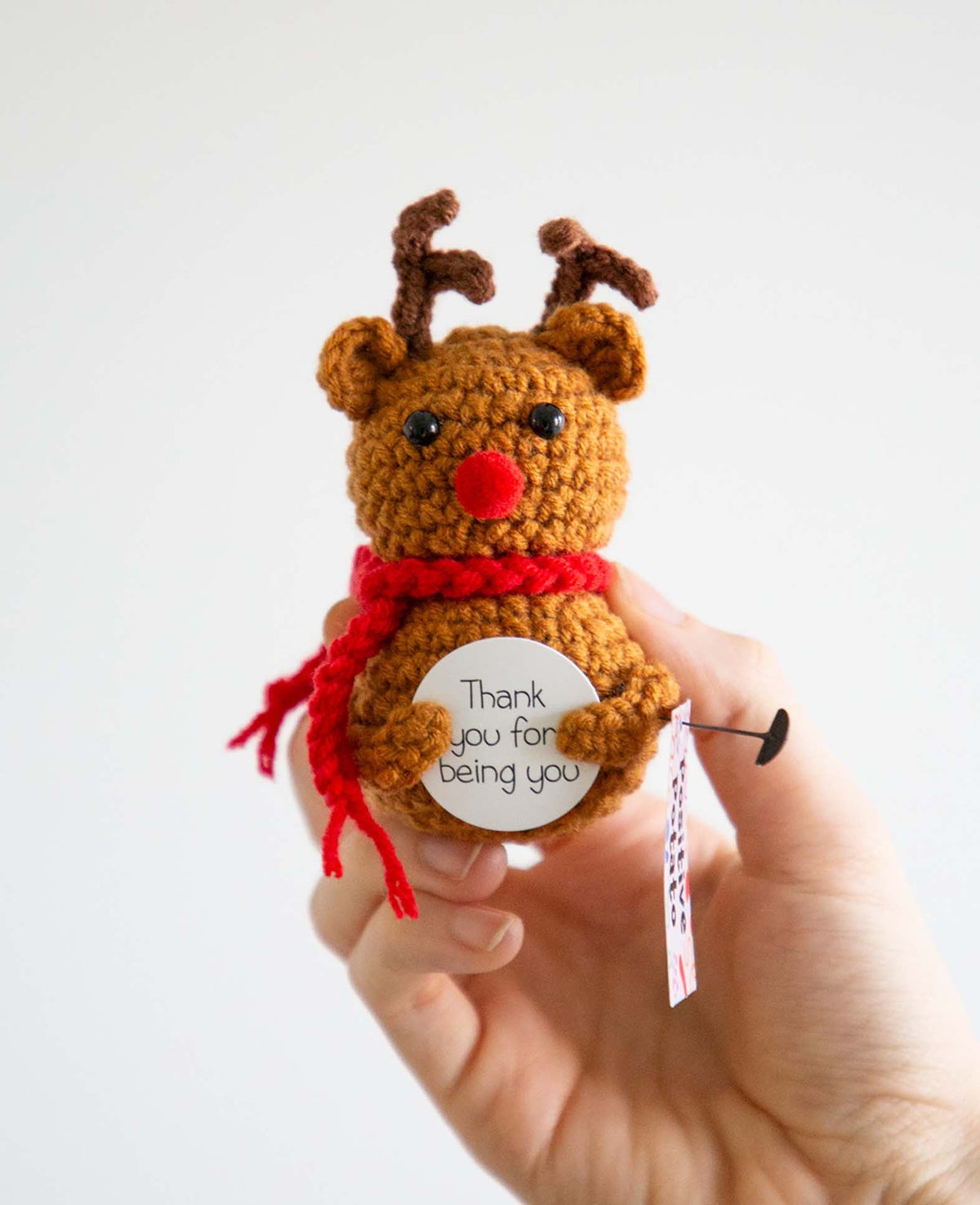 Positive Deer, Gehäkeltes Mini Plüschtier / Glücksbringer Braun/Rot, 7.5×4.5 cm