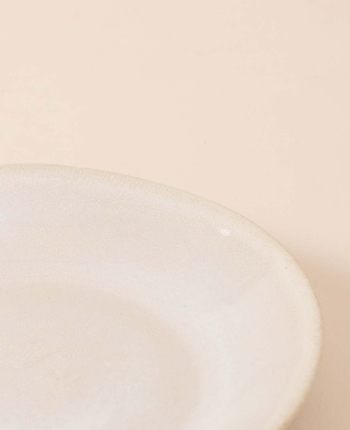 Handglasierter cremefarbener Frühstücksteller "Aria", Ø 20 cm