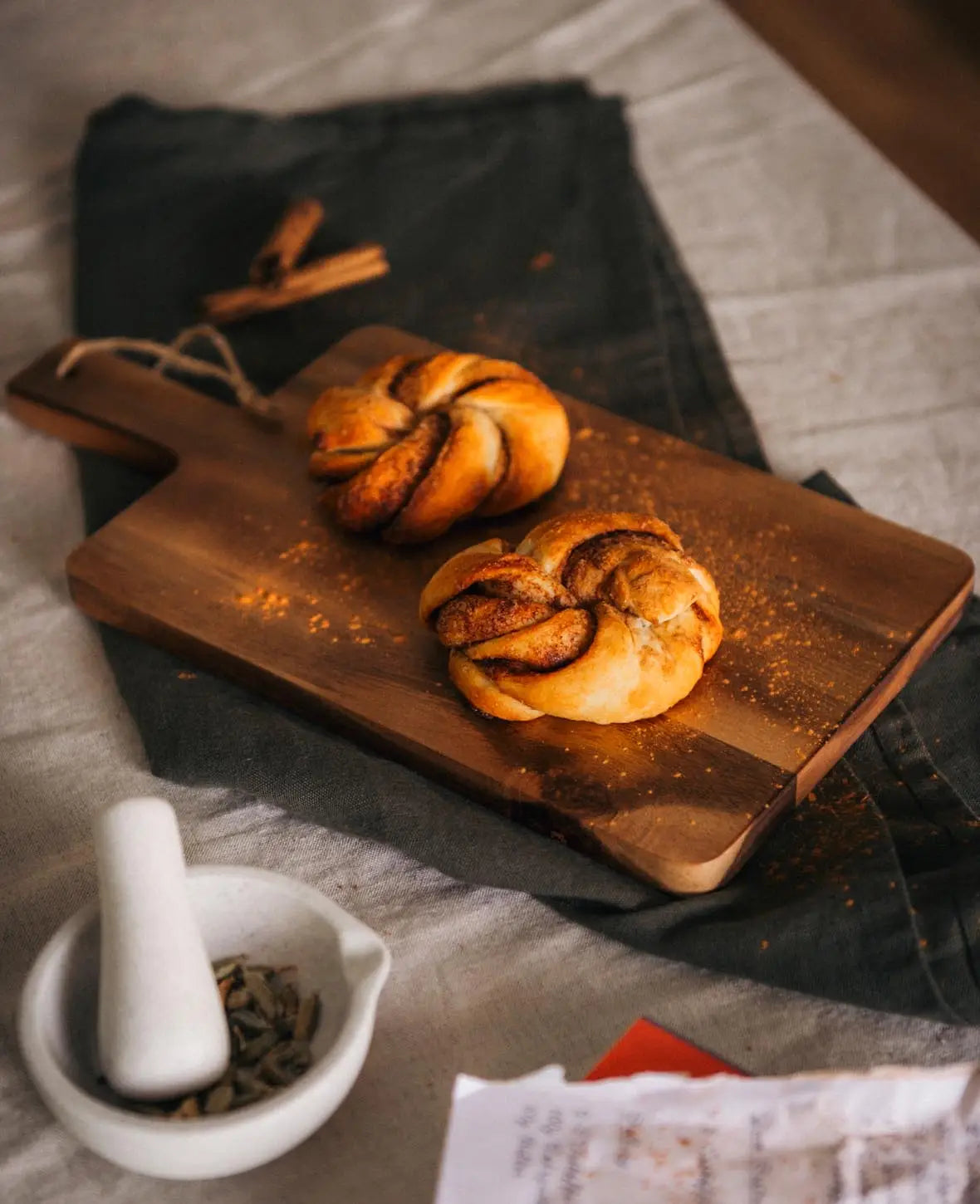 Acacia Wood Serving Board, 35 x 18 cm