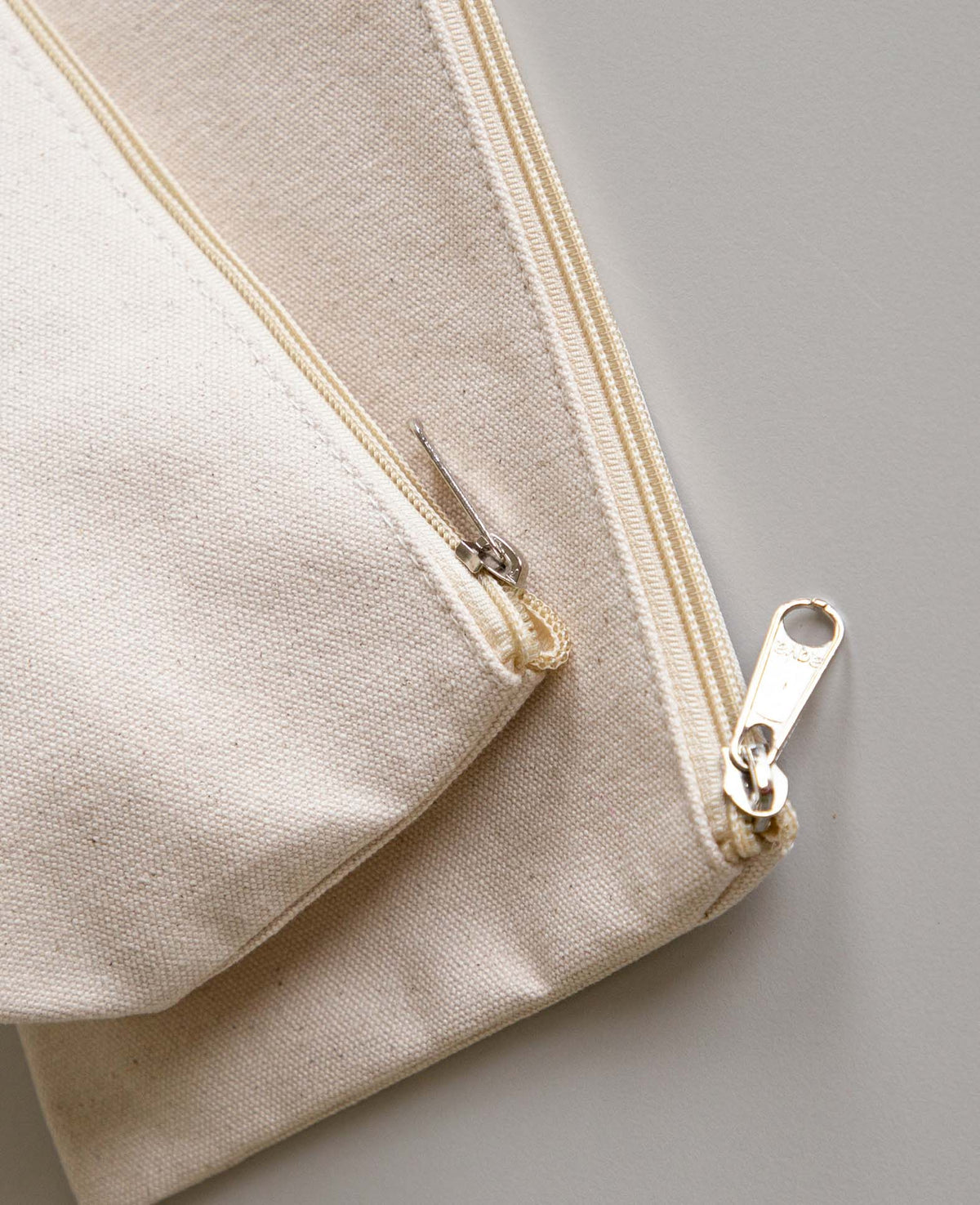 Necessaire Bag, Ecru, 20 x 5 x 10 cm, 1 pc.