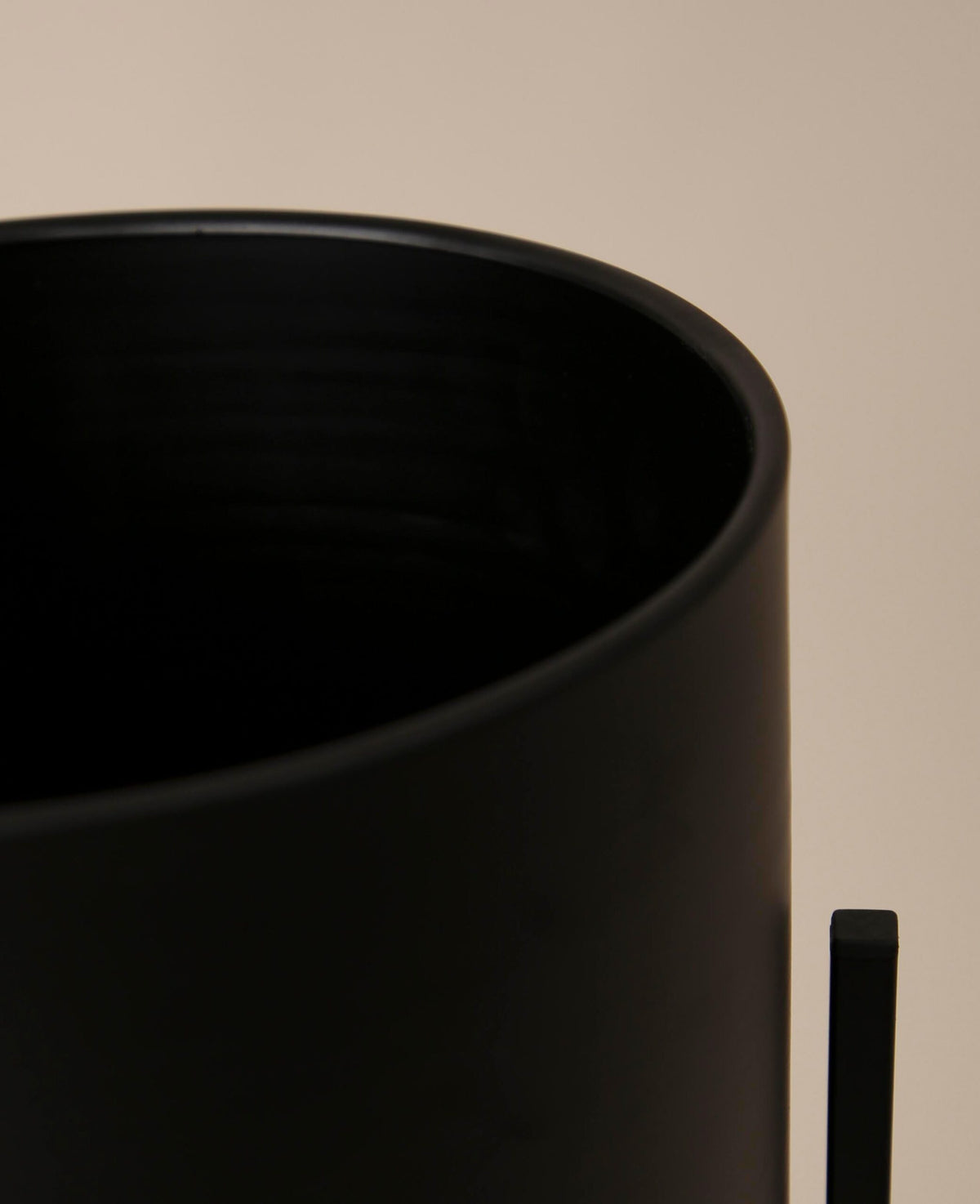 Pot sur pied, noir, 50cm