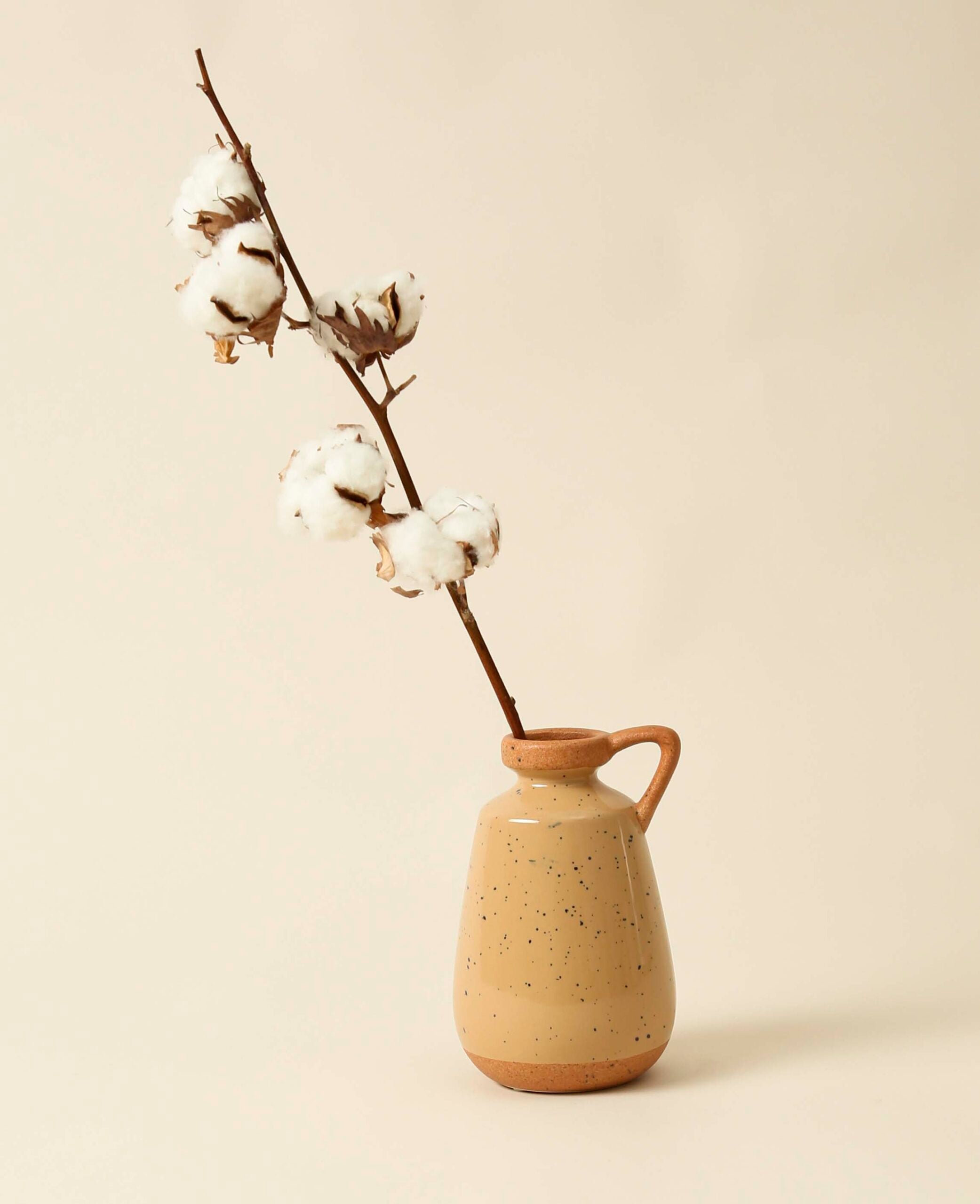 Terracottafarbene Keramikvase mit Griff, H 17 cm