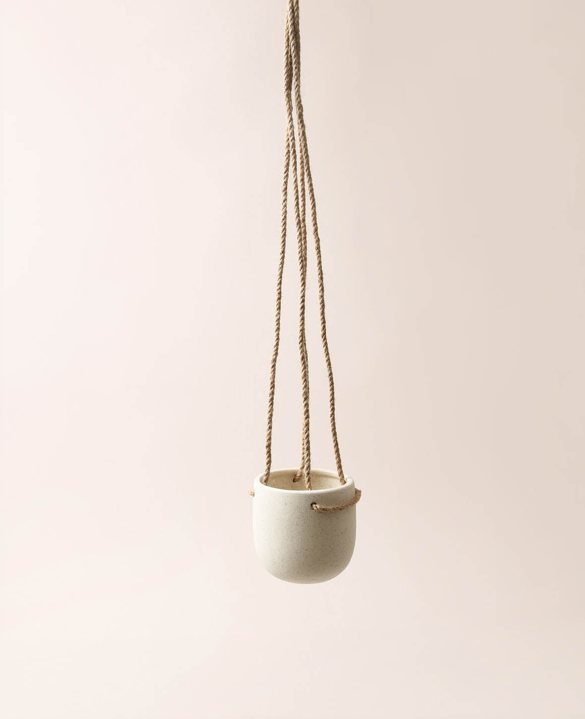 Hängetopf / Hängender Blumentopf aus Steingut mit rauher Struktur, Beige mit Sprenkel, Ø 9 cm