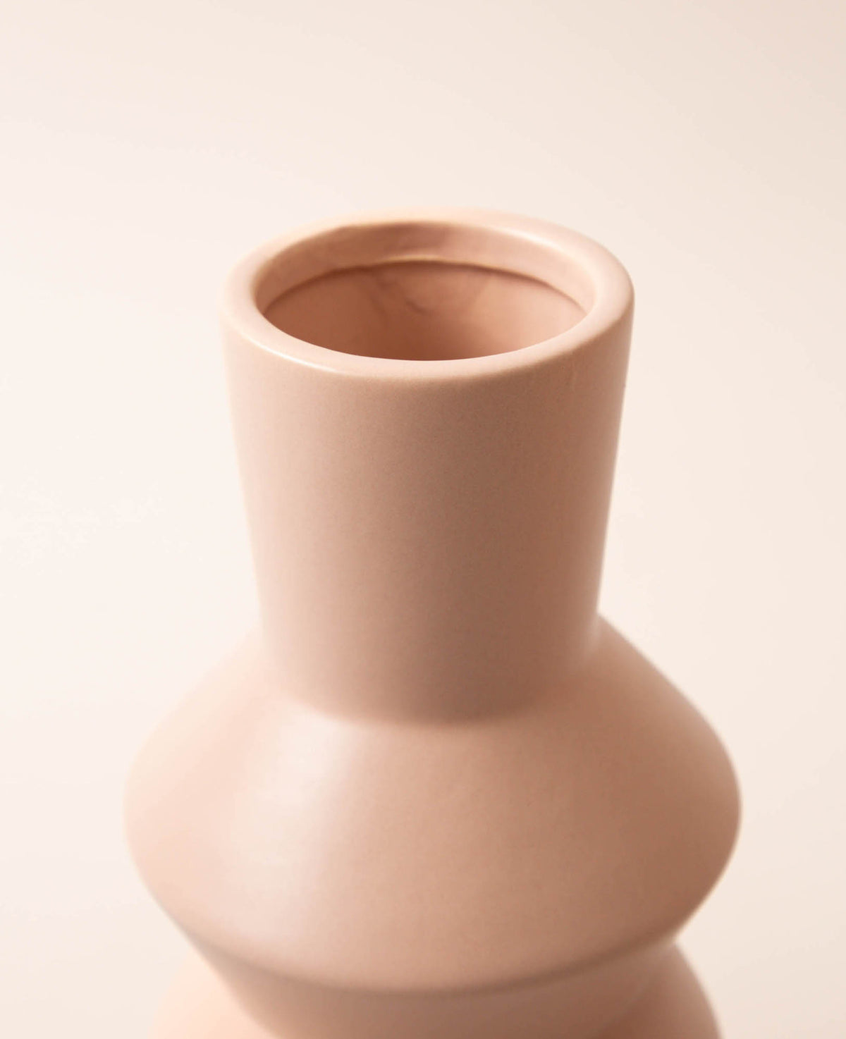Vase aus Keramik in Altrosa, Ø 12 x H 26 cm