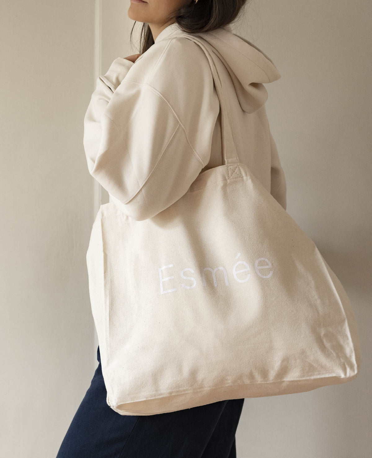 XL Totebag / extra grosse Jutetasche mit weissem Print "Esmée", B 45 x H 42 cm x 11 cm