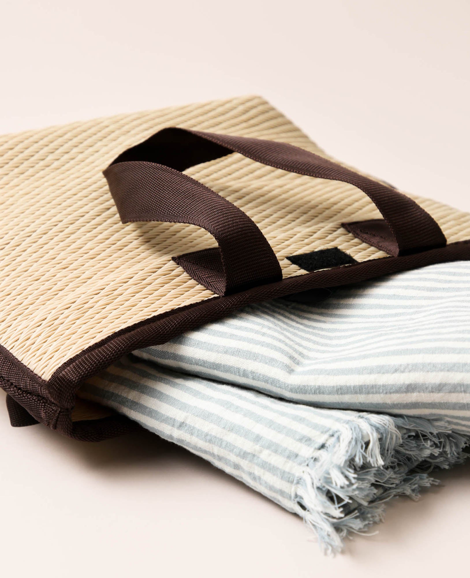 Noya Beach Bag / Strandtasche aus recyceltem PET, hellbraun