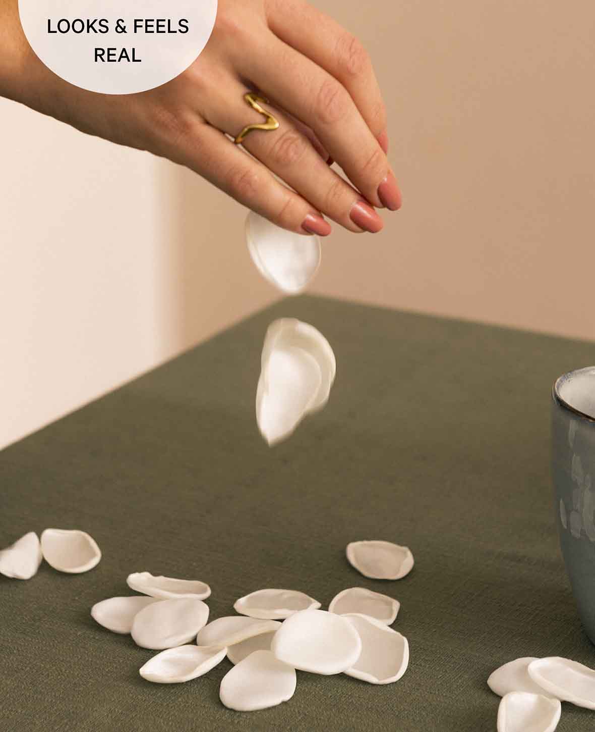 Rosenblätter aus Seide in Weiss, 150 Stück