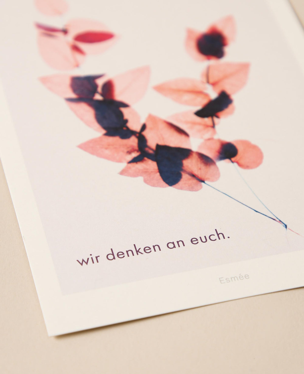 Trauerkarte / Postkarte Hochformat "wir denken an euch", 10.5 x 14.8 cm, weisses Naturpapier mit farbigem Print