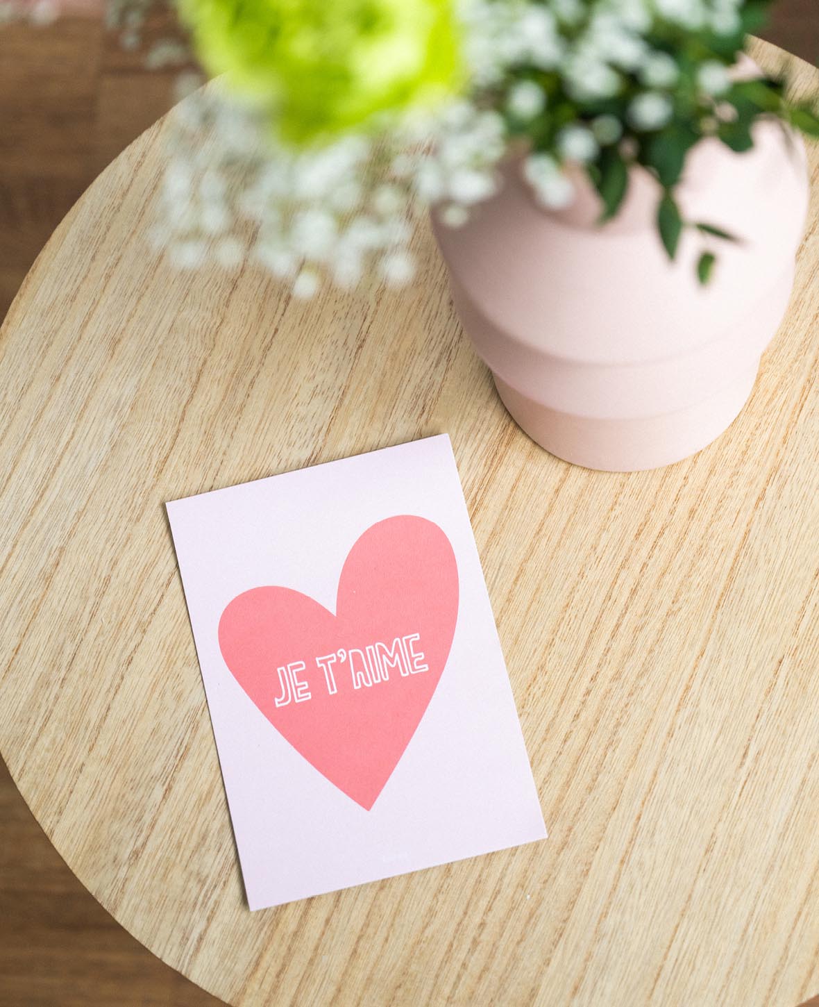 Grusskarte / Postkarte Hochformat "Je t'aime" pink, 10.5 x 14.8 cm, weiss mit farbigem Print