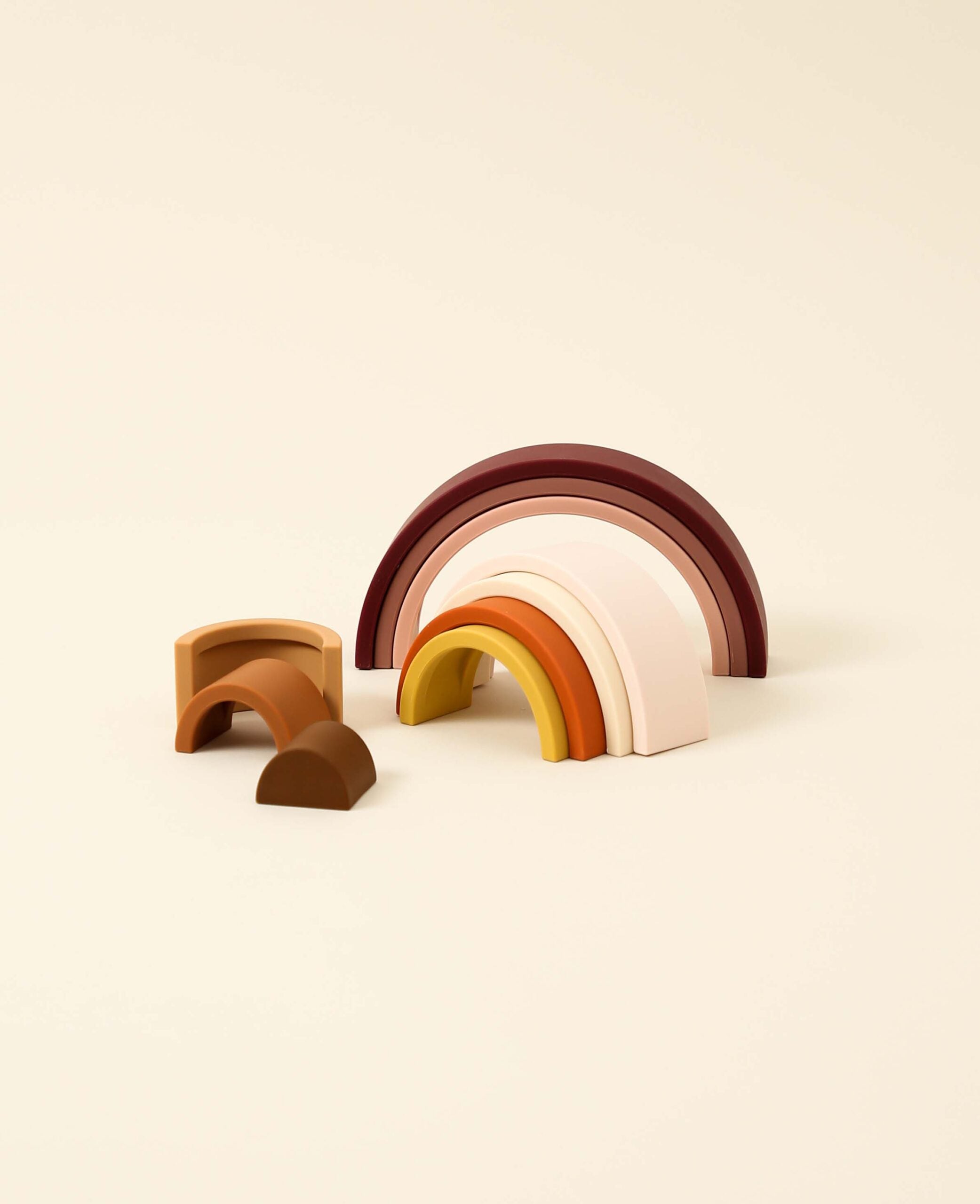 Steckspielzeug Regenbogen, 10-teilig, aus Silikon, ab 6 Monaten, H 7.5 cm