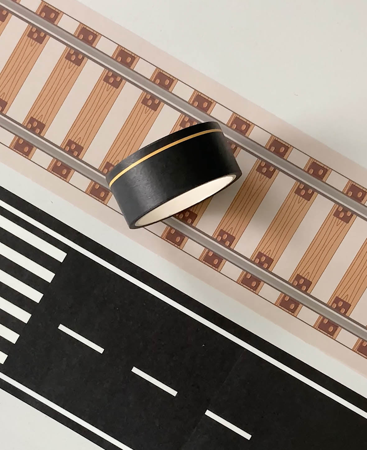 Washi Tape Set, Road & Rail, 70 mm x 5 m, 2 Stk., Masking Tape Strassen- und Eisenbahnschienenklebeband für Kinder zum Spielen