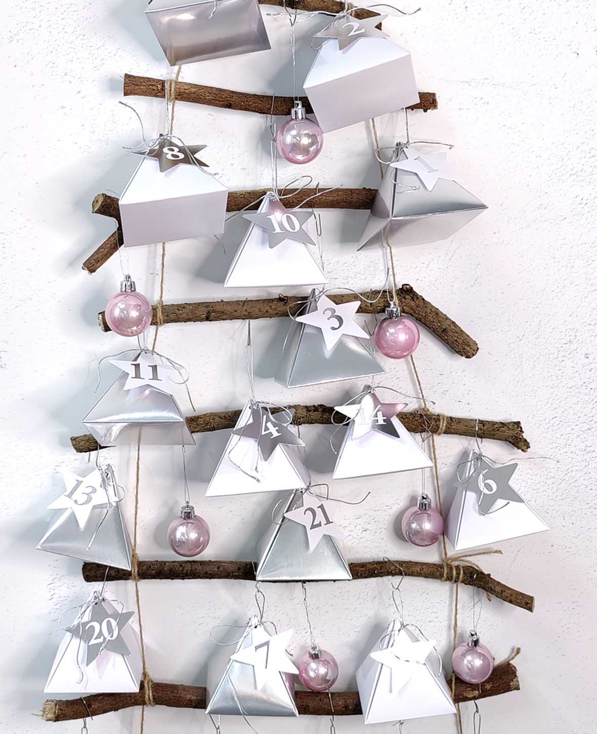 Boîtes Calendrier de l'Avent Argent/Blanc, 8×8×8 cm, 49 p.