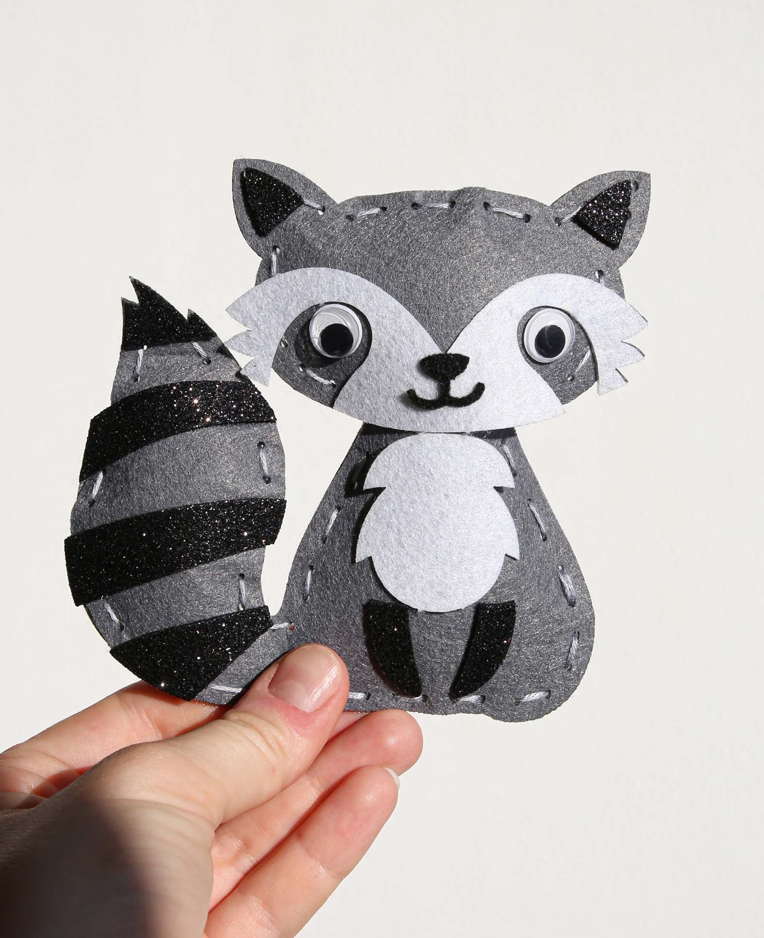 Felt Sewing Kit Forest Animals, Complete Set incl. Accessories & Instructions, Children Ages 6+, Multicoloured, 43 pieces.