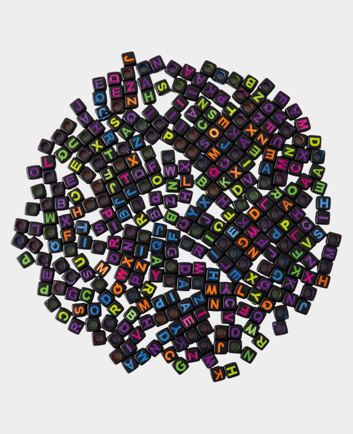 Schmuckperlen – Buchstaben eckig, schwarz/bunt, 6 mm, 50 g