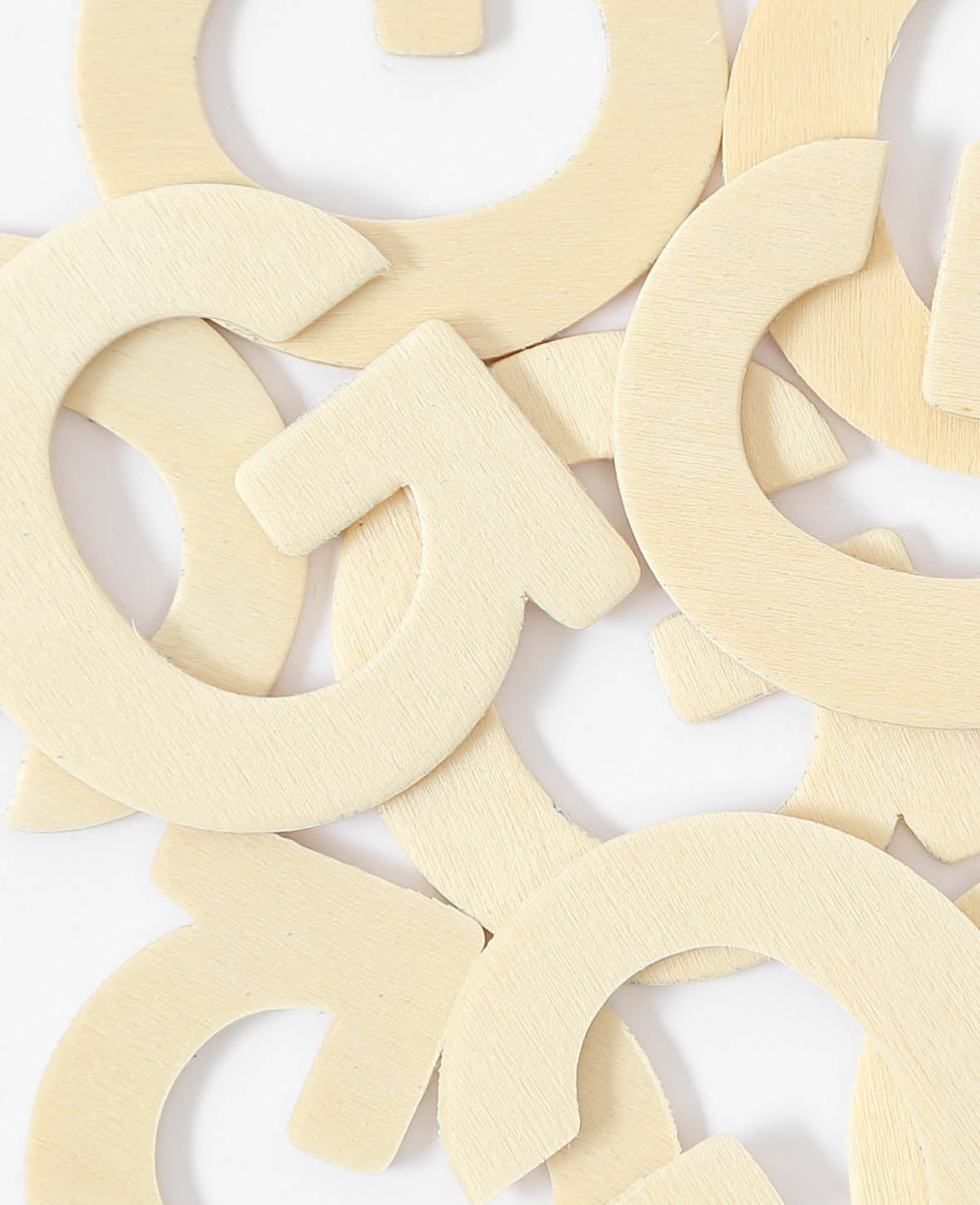 Wooden letter G, 3.5 x 0.3 x 4 cm, brown, 1 pc.