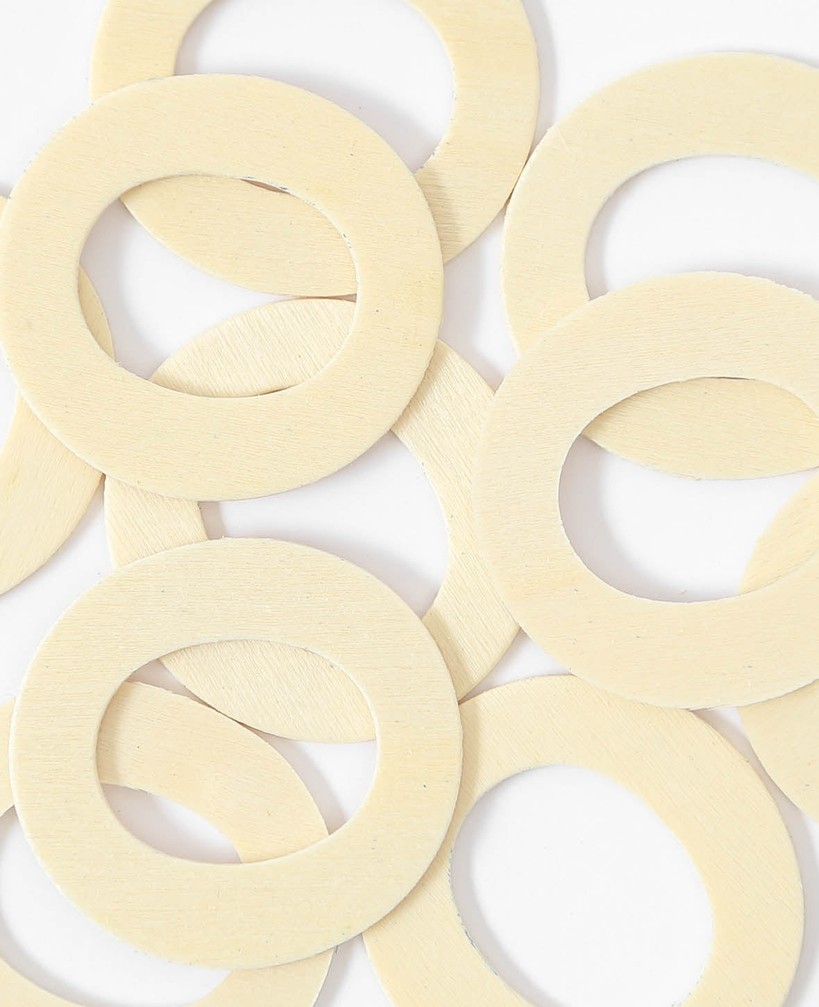 Wooden letter O, 3.8 x 0.3 x 4 cm, brown, 1 pc.
