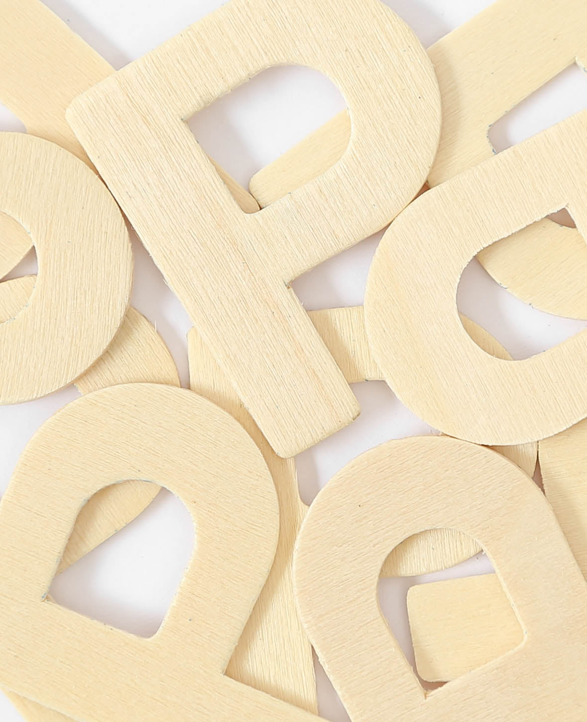 Wooden letter P, 3.3 x 0.3 x 4 cm, Brown, 1 pc.