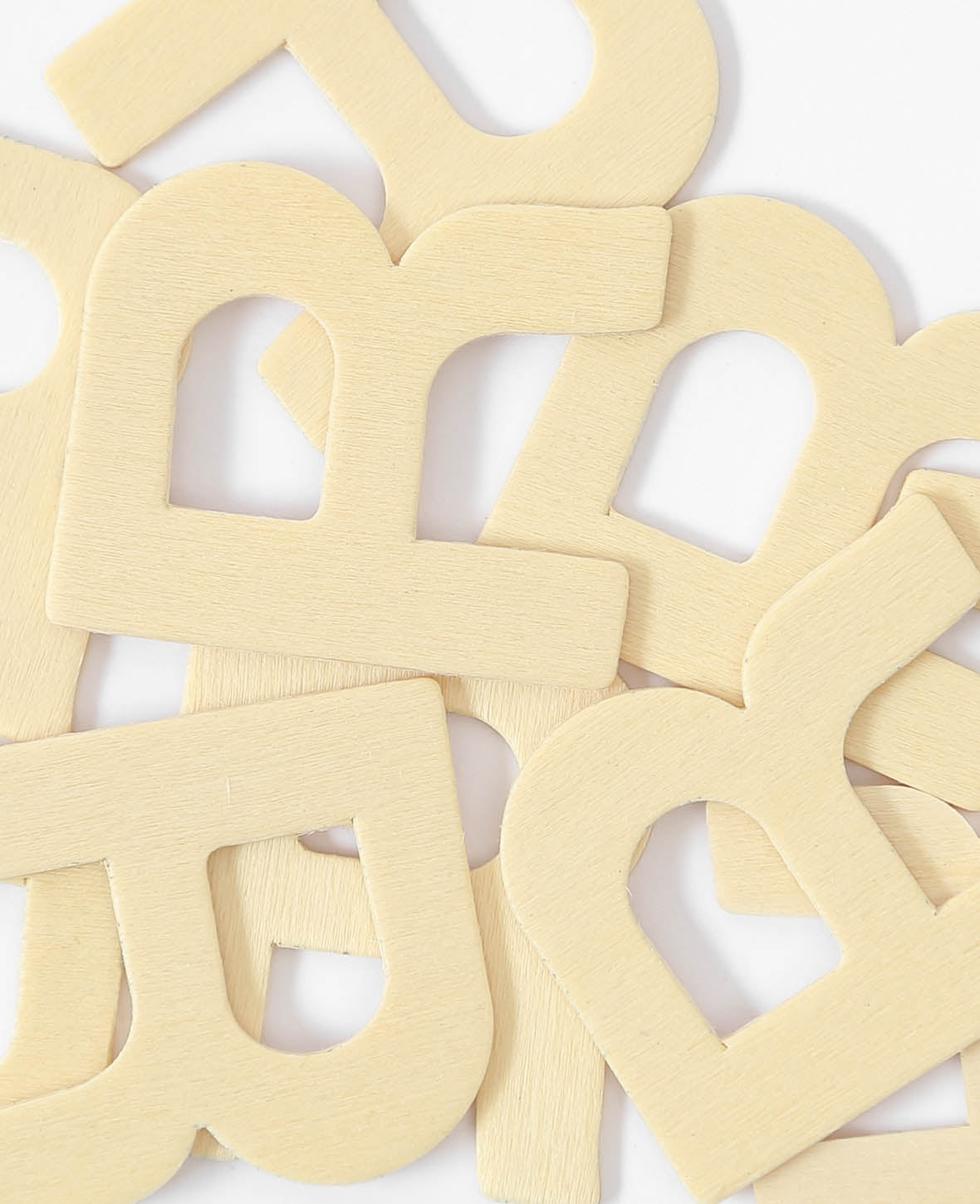 Wooden letter R, 3.4 x 0.3 x 4 cm, brown, 1 pc.