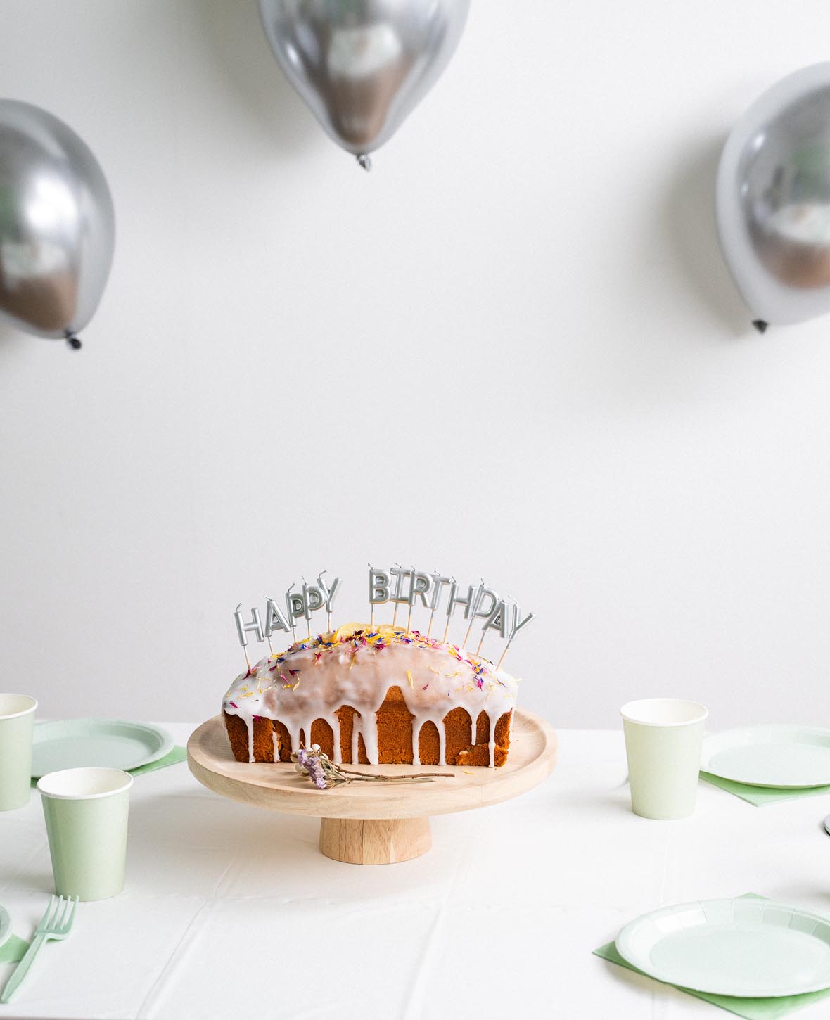 Bougies de gâteau Joyeux Anniversaire argentées, 13 pièces.