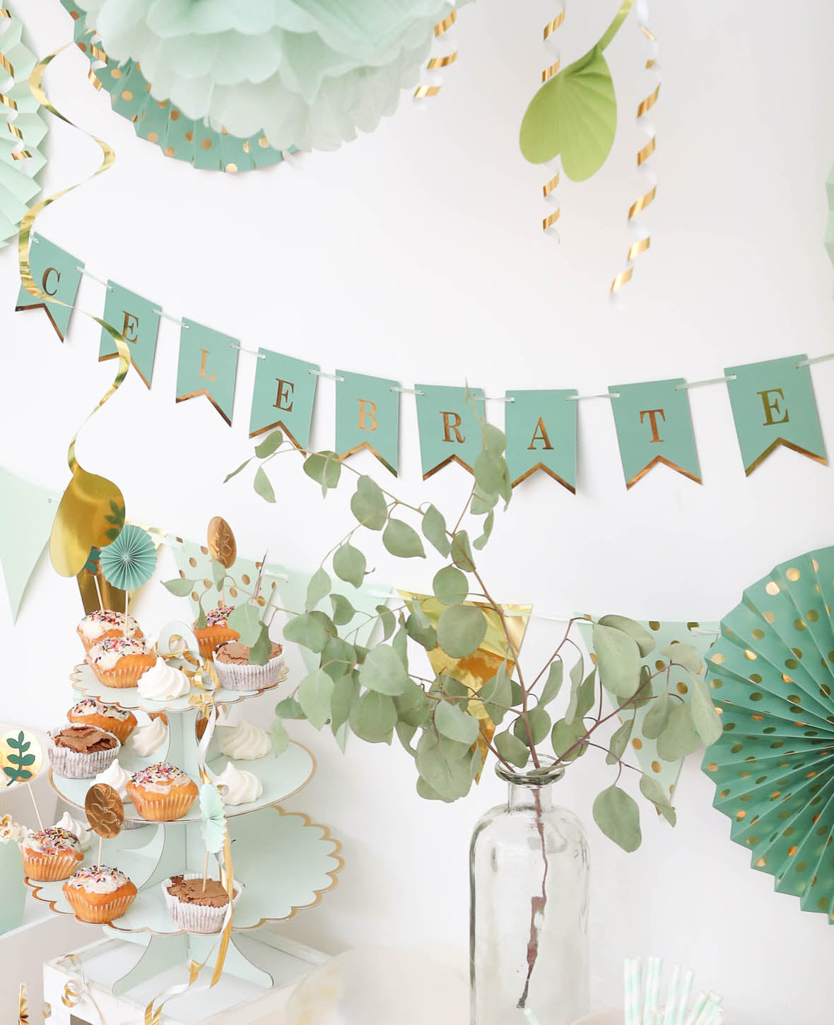 Mini-guirlande de fanions Celebrate menthe, 2 m