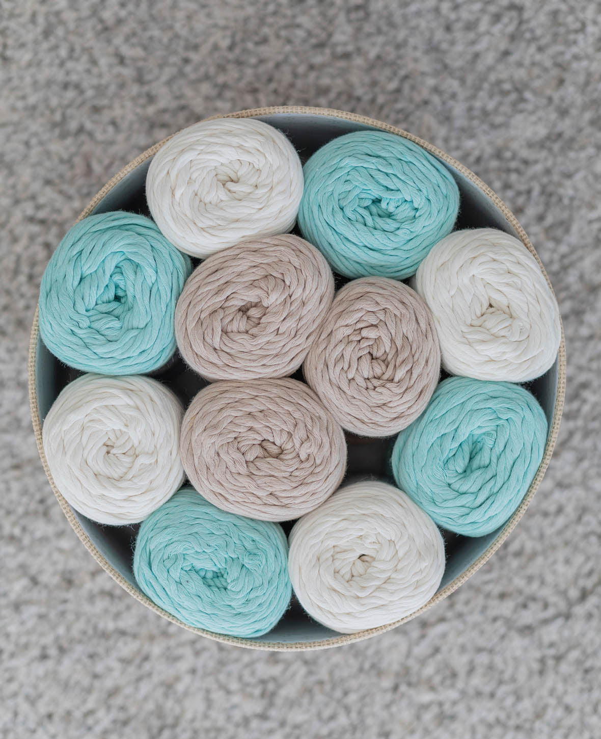 Carina little green, fil Lalana pour projets de crochet, tricot, tissage et macramé, gris-vert, 3 mm x env. 120 m, env. 200 g