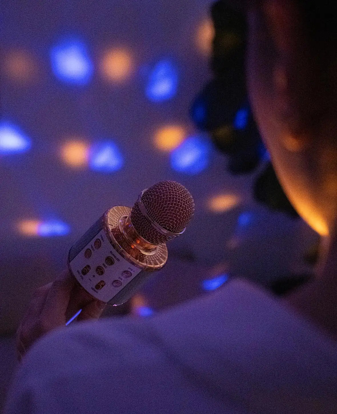 Karaoke Microphone with Bluetooth / AUX / TF Card and Integrated Speaker