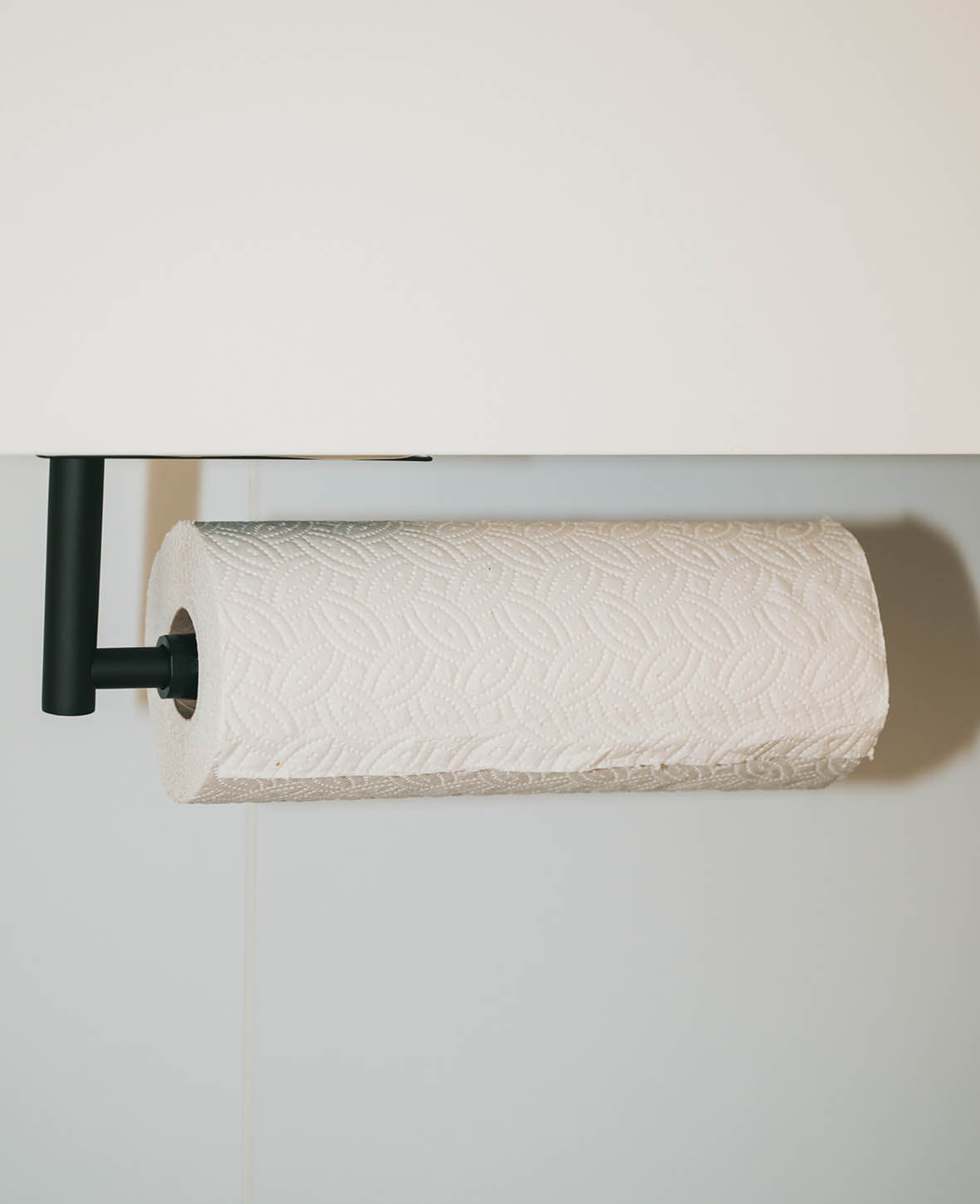 Selbstklebende Küchenrollen Halterung Ständer mit Dämpfung Schwarz, 30cm
