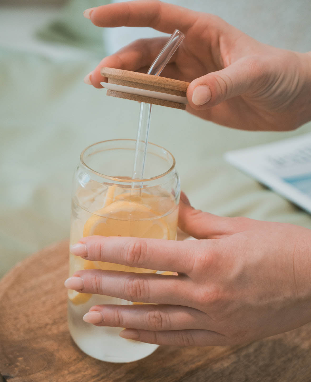 (540ml) Drinking Glass Cocktail Cup Beverage Glass Iced Coffee Mug with Bamboo