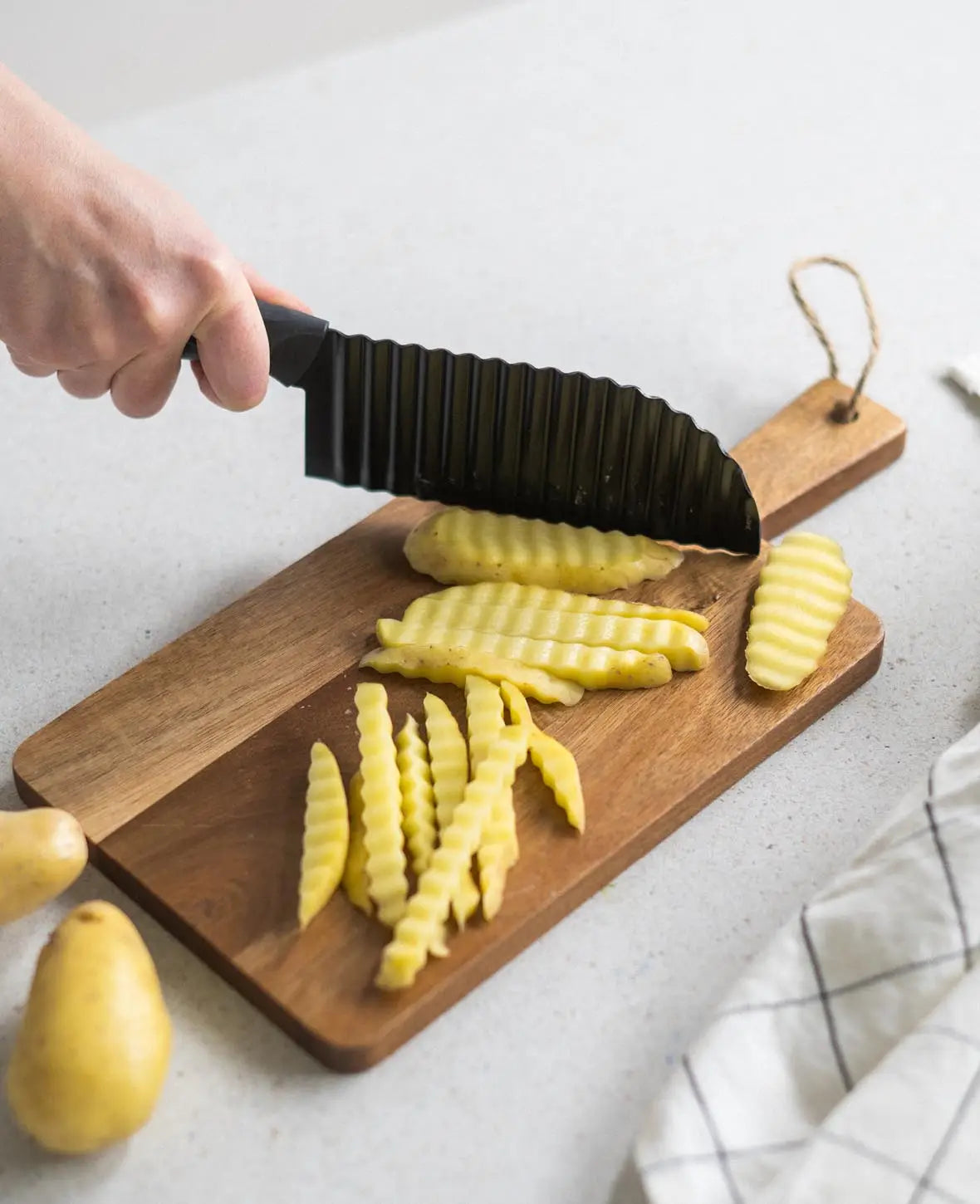 (29cm) Stainless Steel Wavy Knife, Multifunctional Crinkle Cutter for Fries /