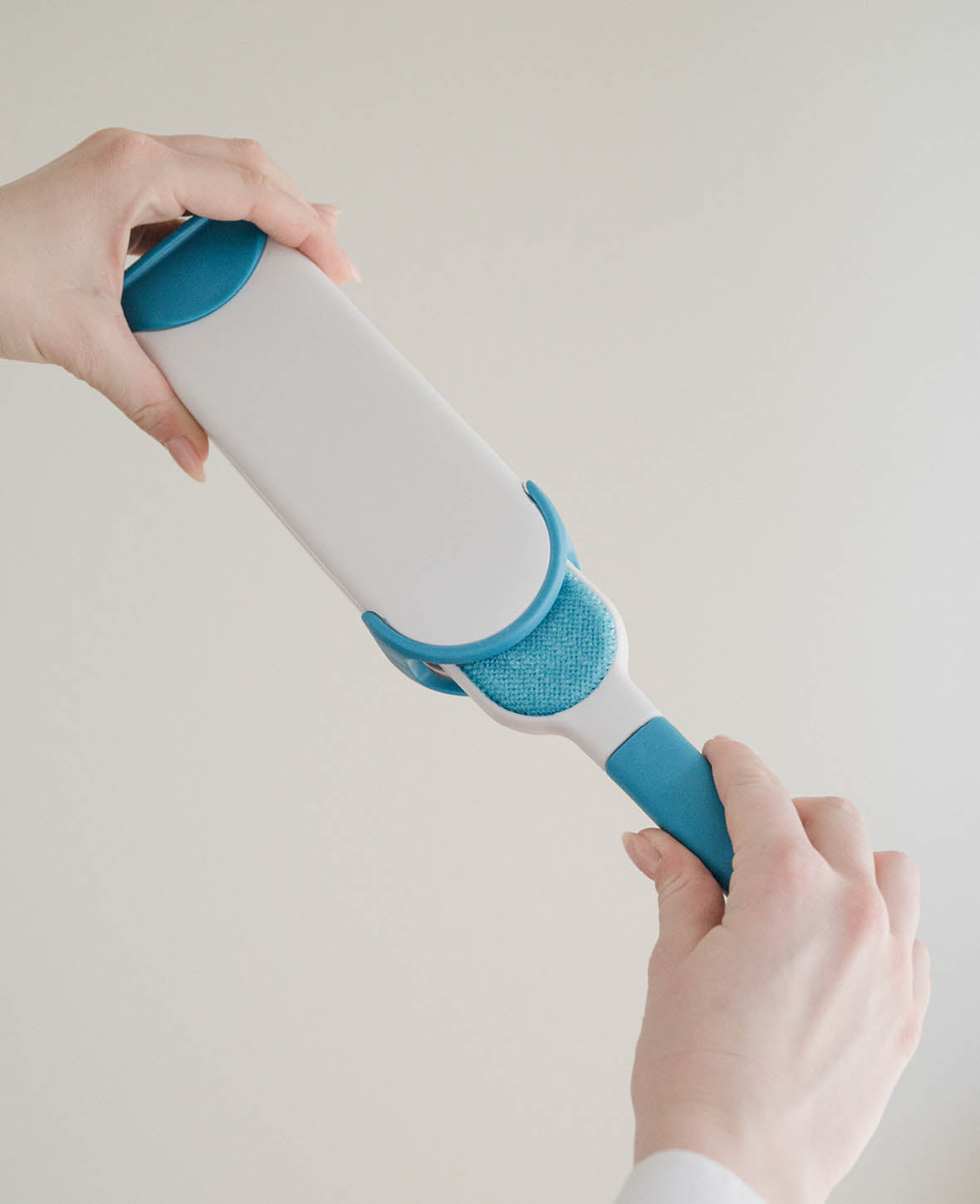 Brosse anti-poils réutilisable avec base autonettoyante
