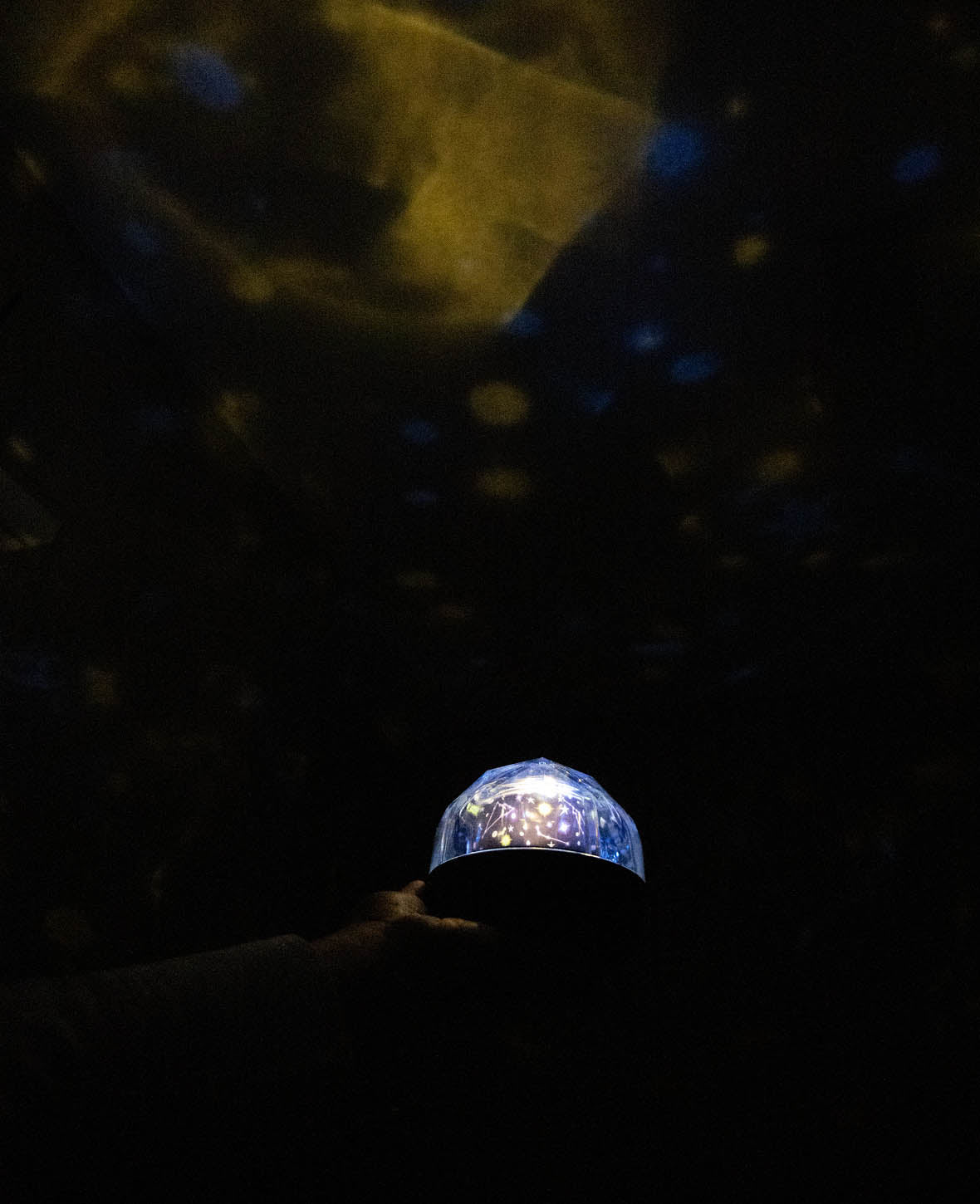 2in1 LED Sternenhimmel Projektor / Nachtlicht mit 360° Drehung, 6 verschiedene Wechselmotive