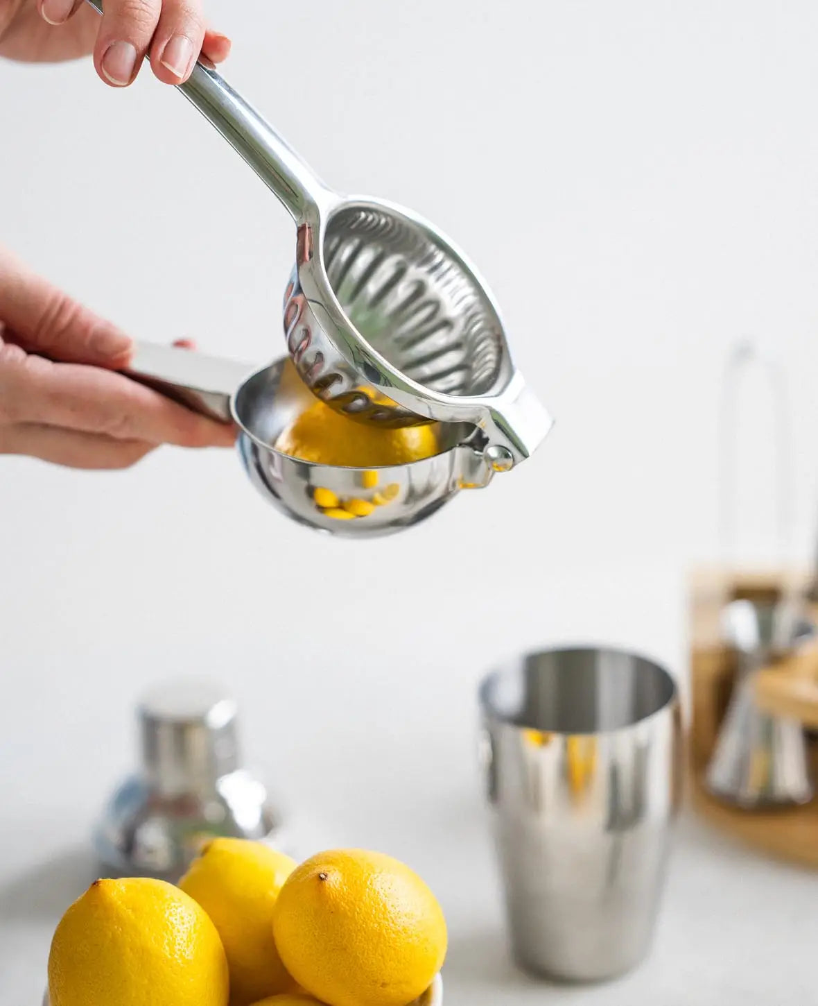 (Ø8.5cm) Stainless Steel Hand Juicer Lemon Squeezer / Juice Press Kitchen Tool