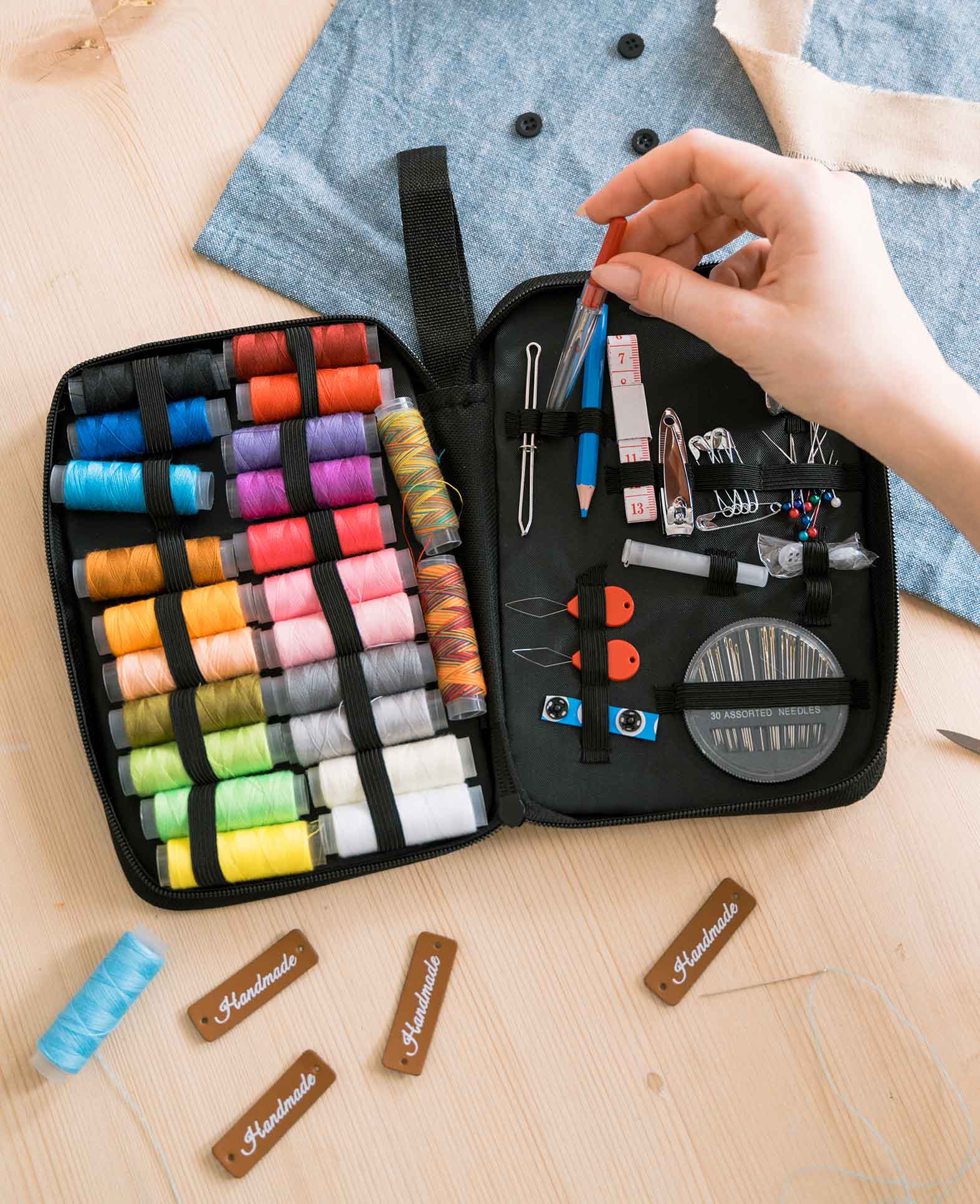 Kit de couture créative Mercerie Accessoires Aiguille / Fil / Mètre ruban + Étui, 94 pcs.