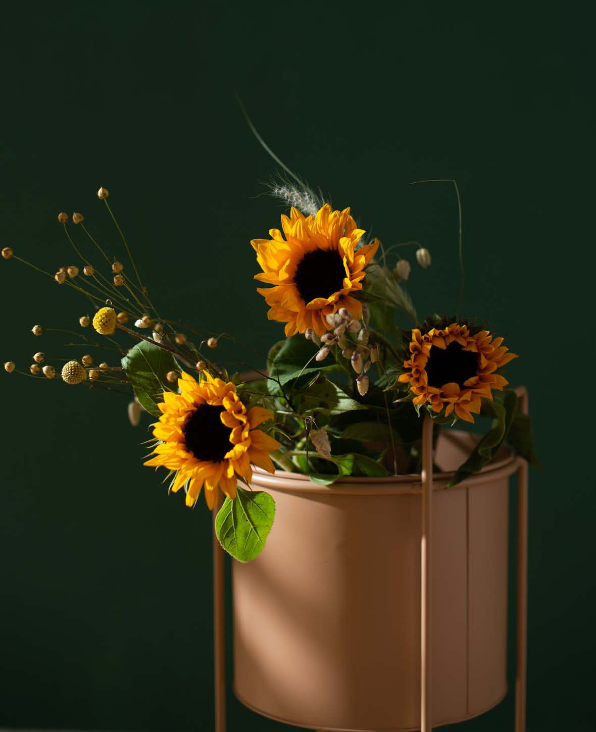 Nudefarbener Stehtopf / Blumentopf mit Beinen, altrosa, 62 cm