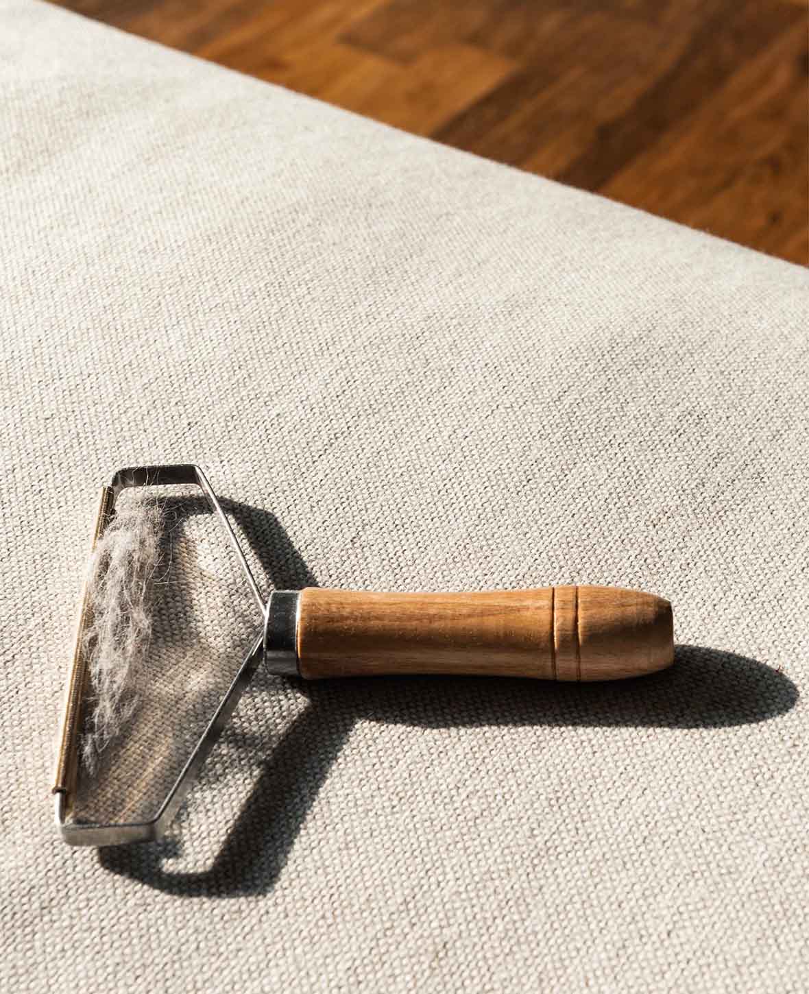 Fusselrasierer / Tierhaarentferner / Flusenkamm für Kleidungsstücke, Möbel, Teppiche und Decken